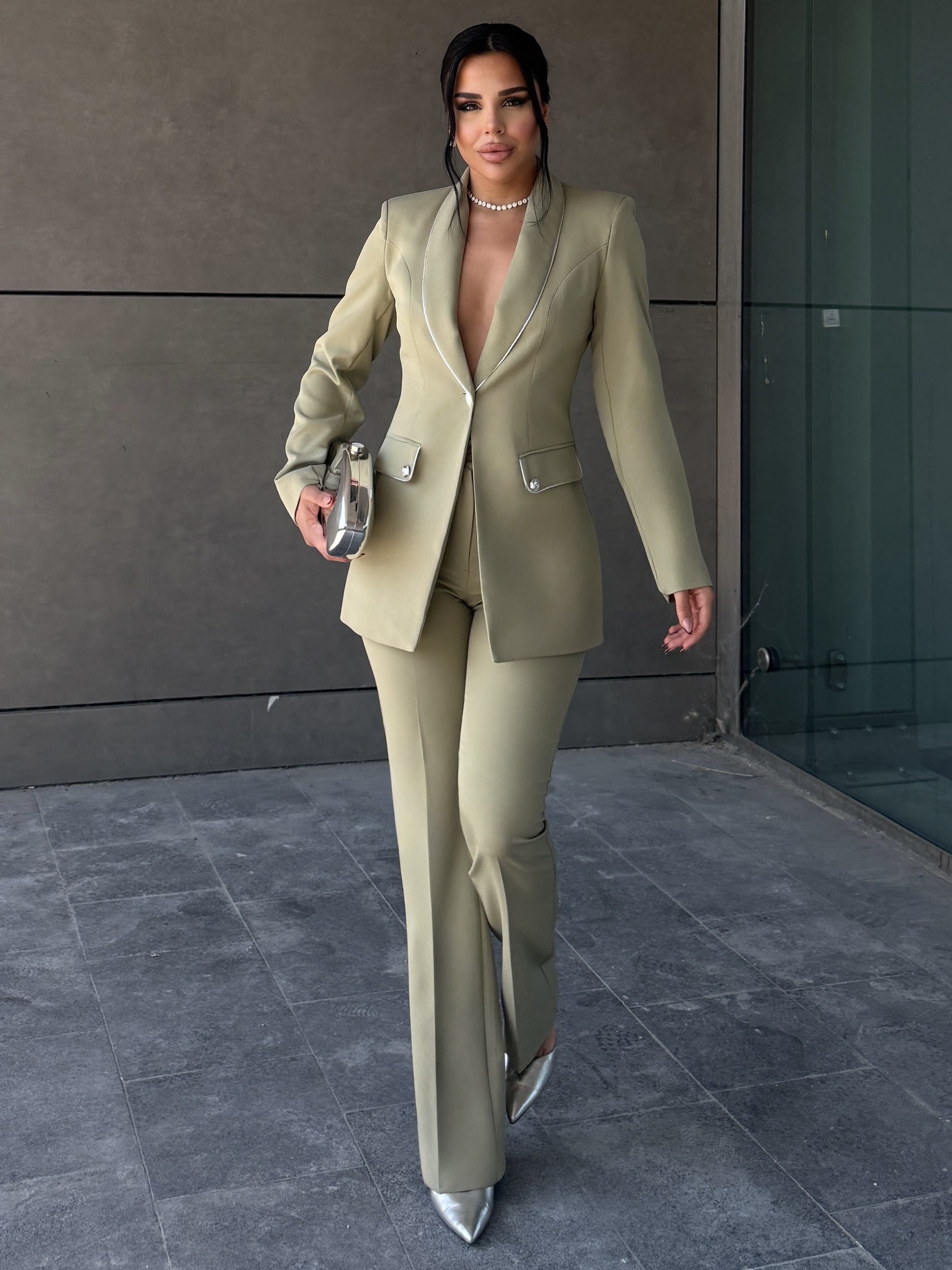 Betina Biyeli Klasik Takım Haki
