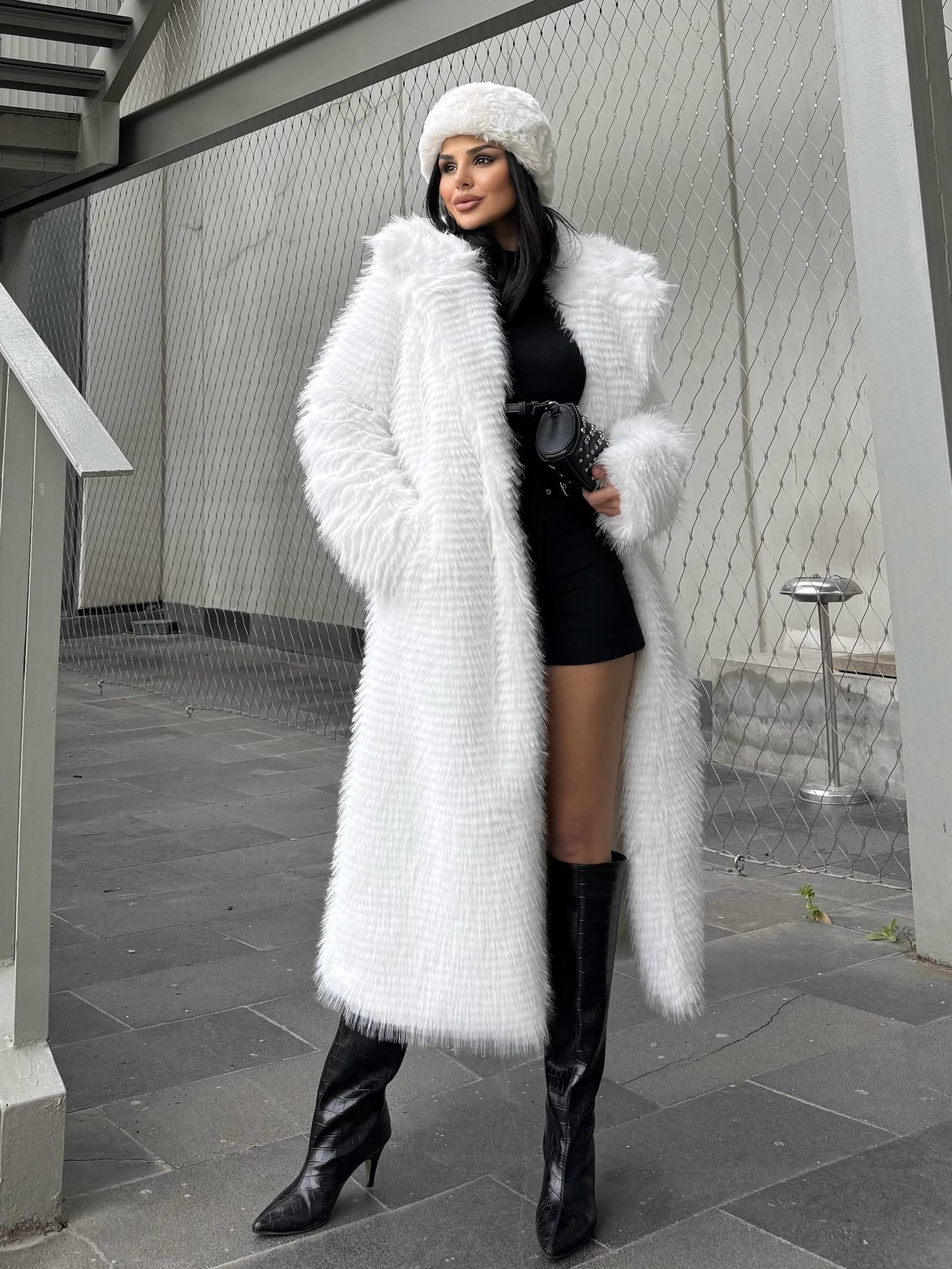 Sahra Kat Kat Modelli Uzun Kürk Beyaz