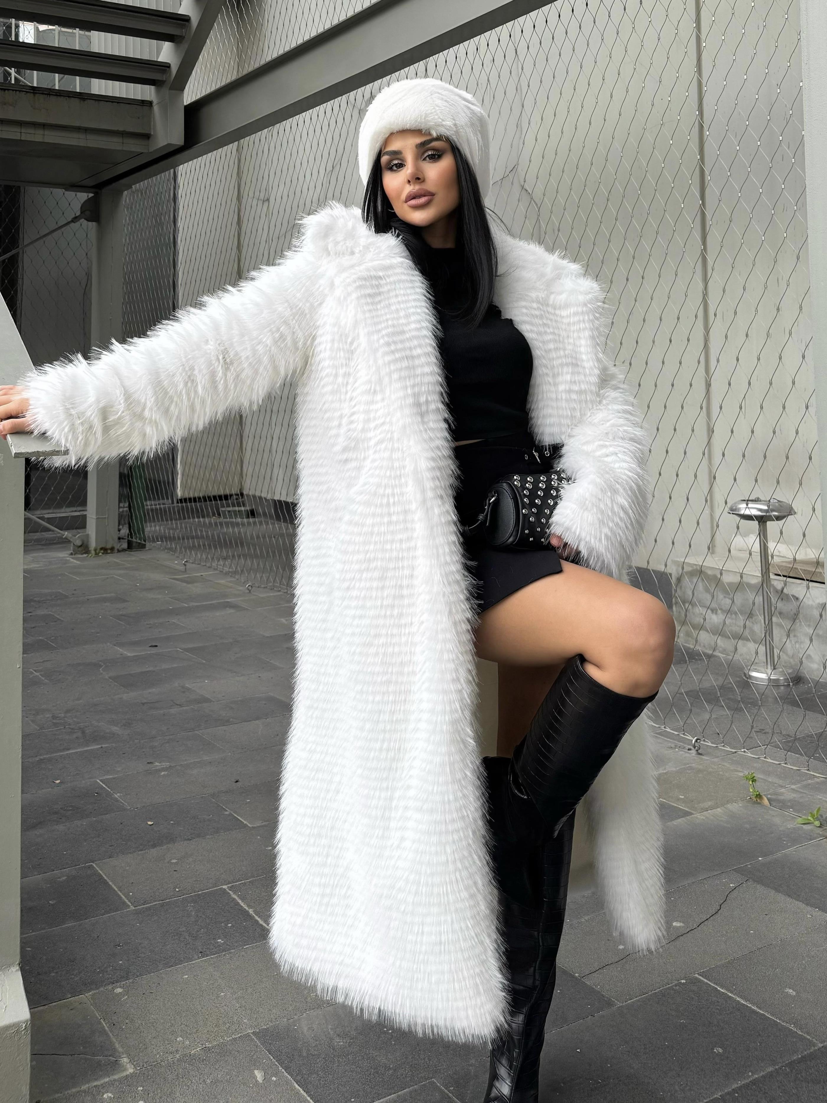 Sahra Kat Kat Modelli Uzun Kürk Beyaz