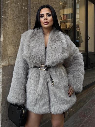 Larissa Kürk Gri