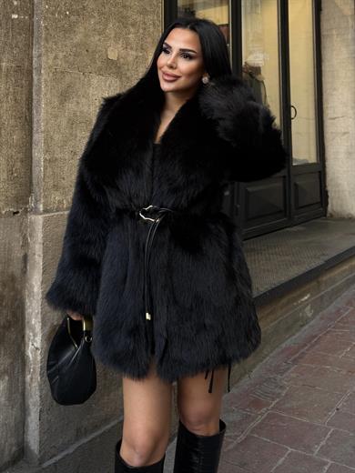 Larissa Kürk Siyah