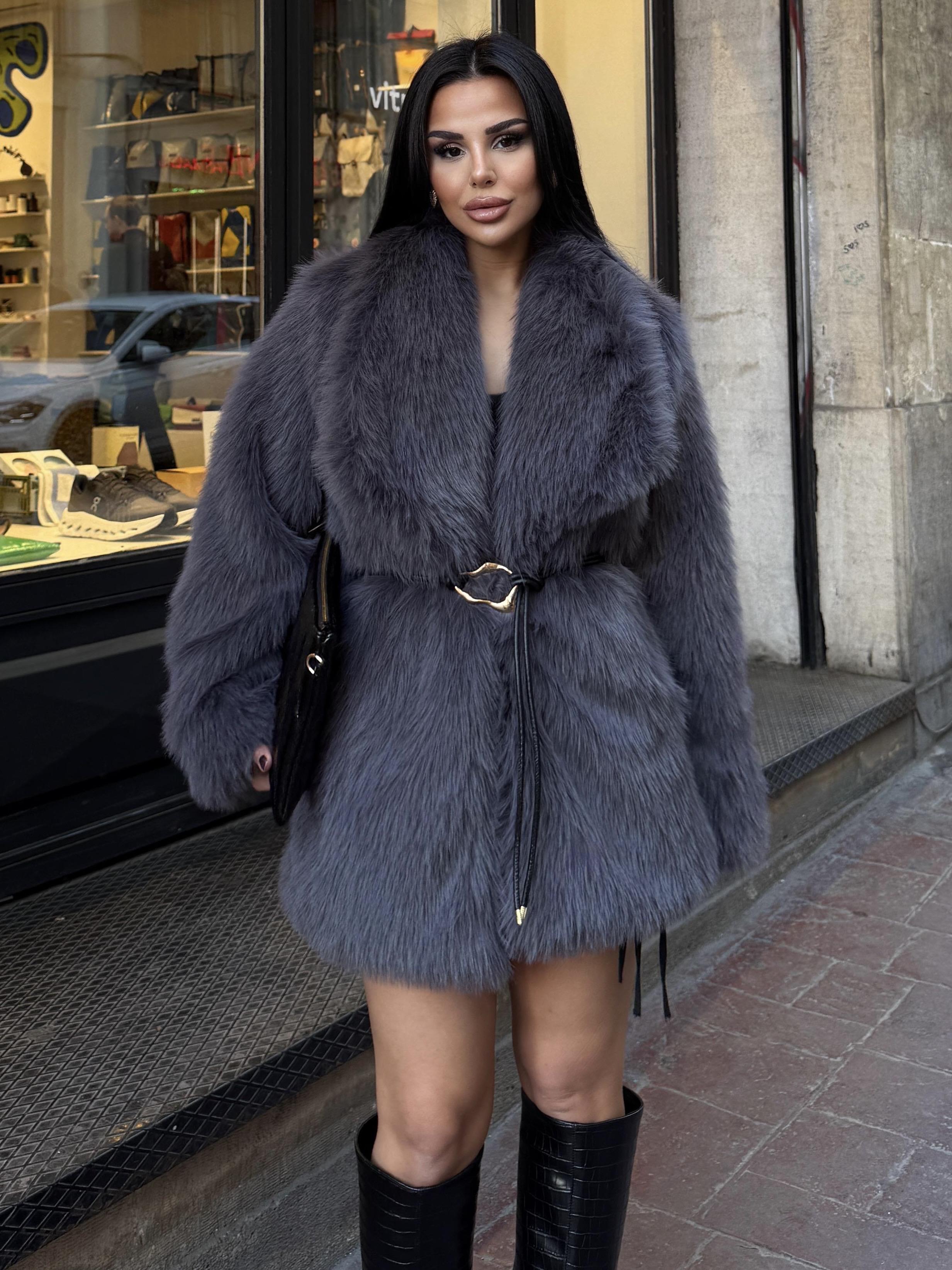 Larissa Kürk Antrasit