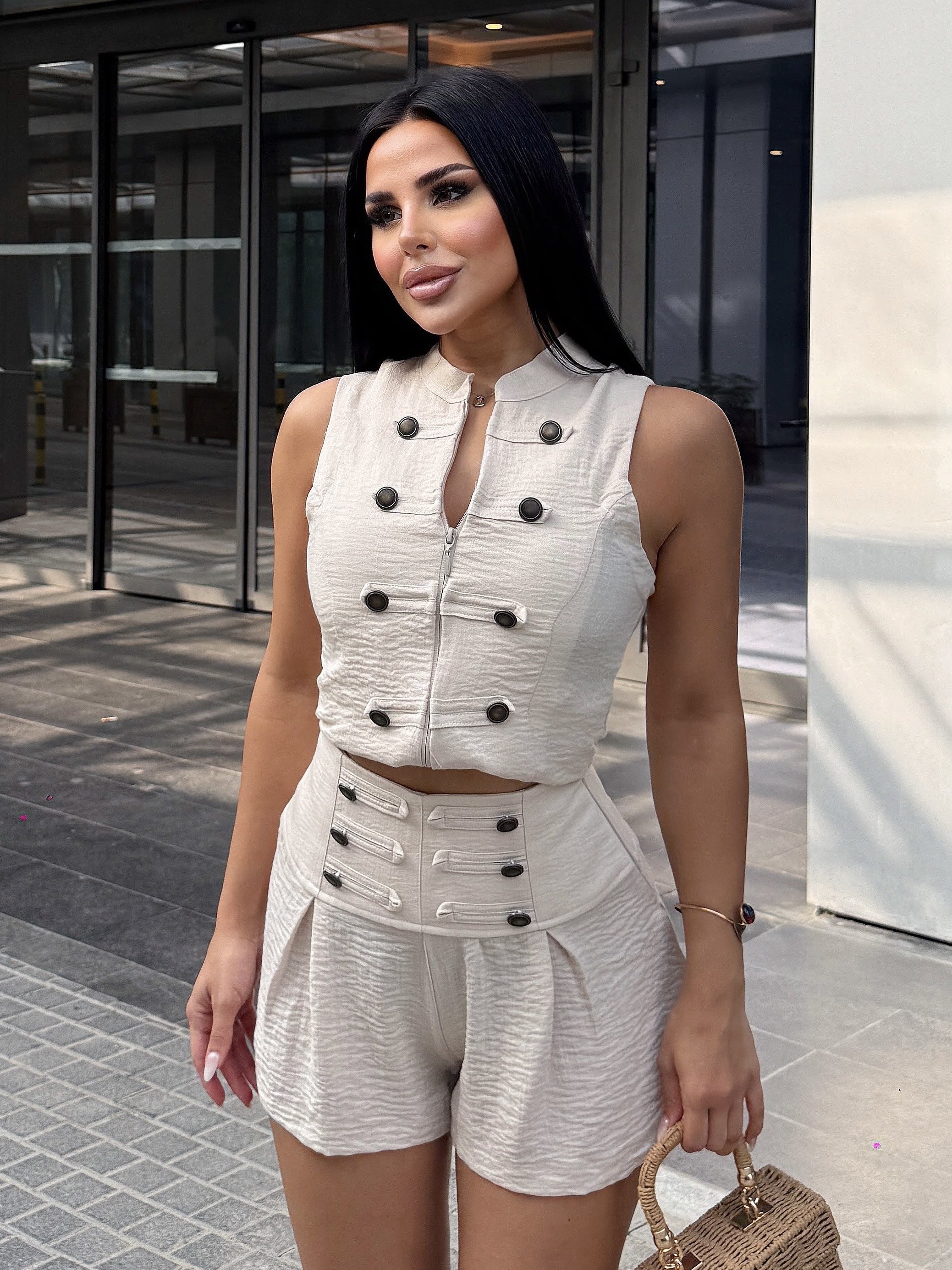 Moeta Şortlu Tasarım Takım Taş
