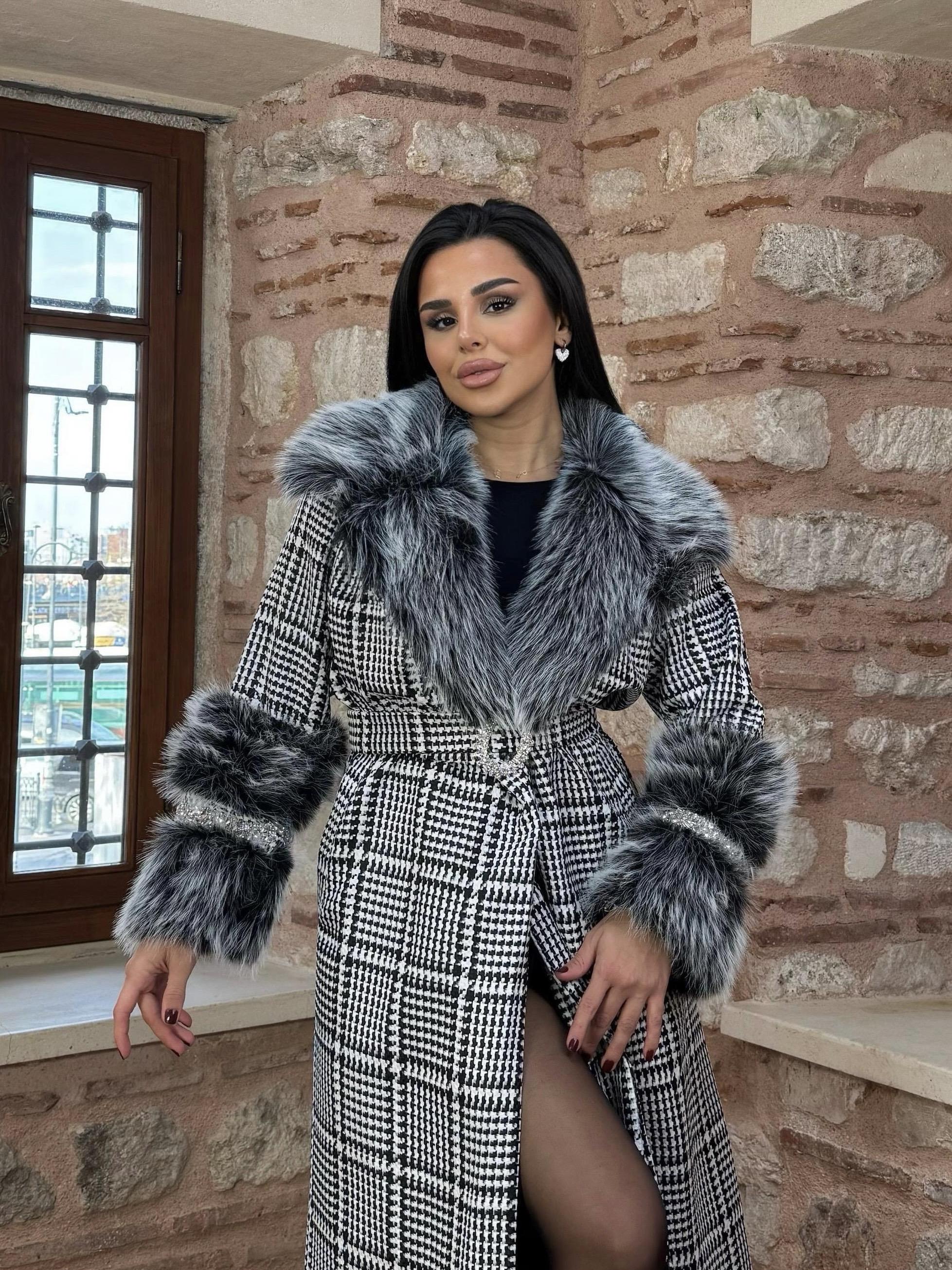 Nudes Yaka Kürk Detaylı Kaban Siyah