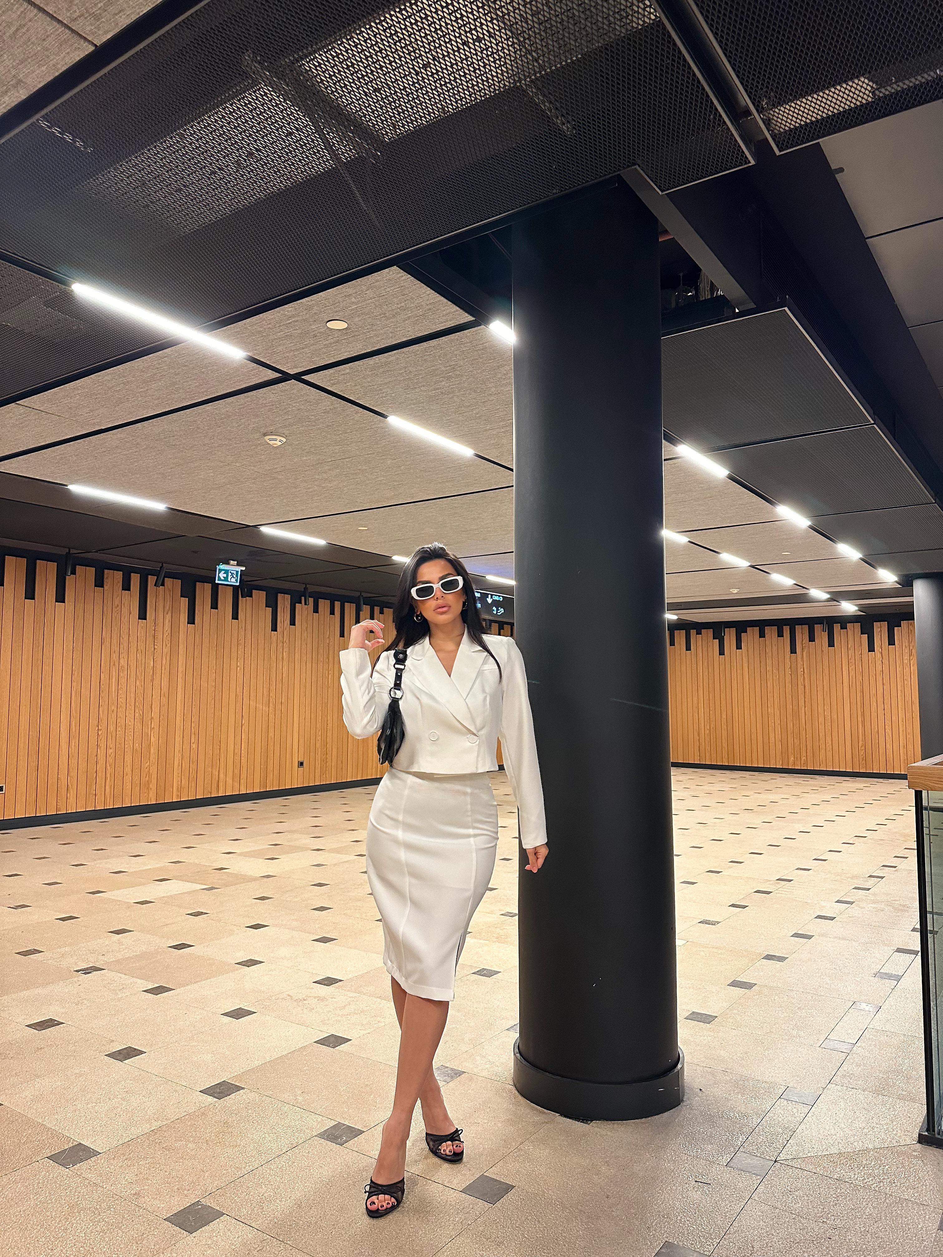 Pose İkili Etekli Takım Beyaz · 4