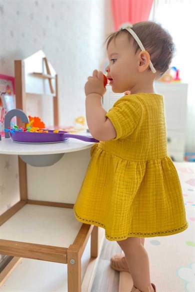 Kız Bebek Safran Nakışlı Müslin Elbise