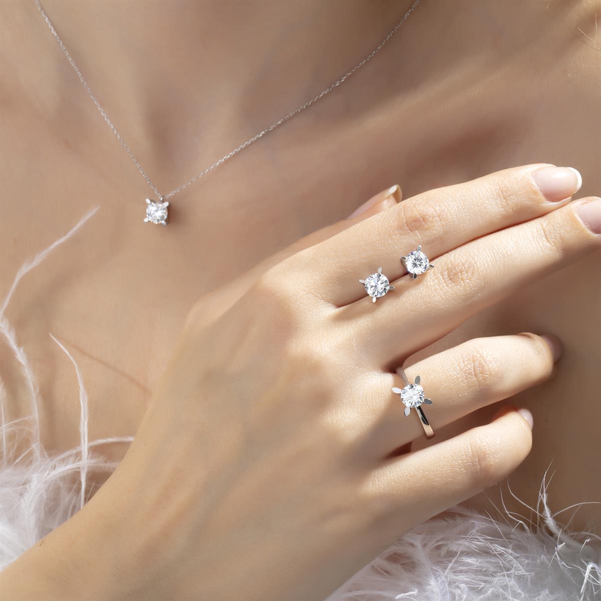 14 Ayar Altın Badem Tırnak Tektaş Set