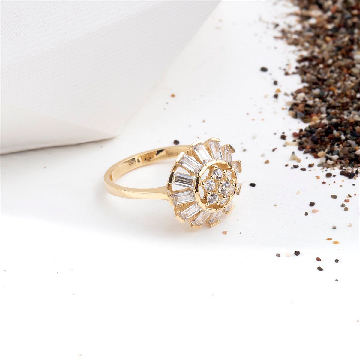 14 Ayar Altın Çiçek Yüzük 