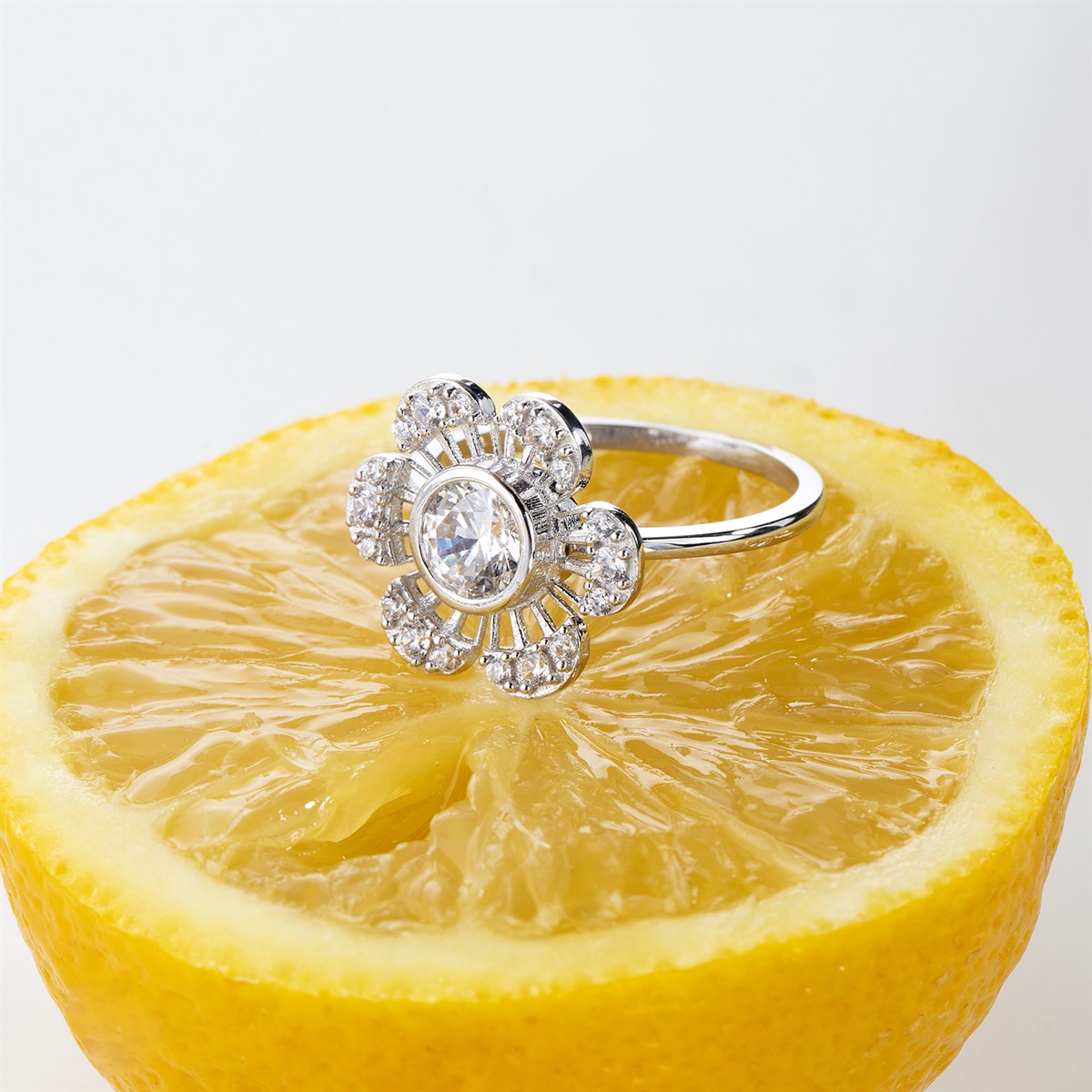 14 Ayar Altın Çiçek Yüzük 