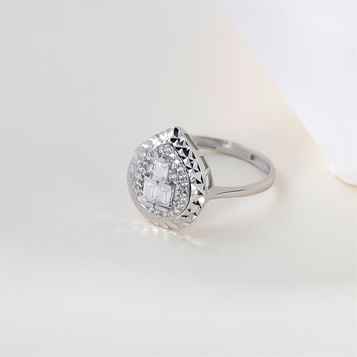 14 Ayar Altın Damla Yüzük 