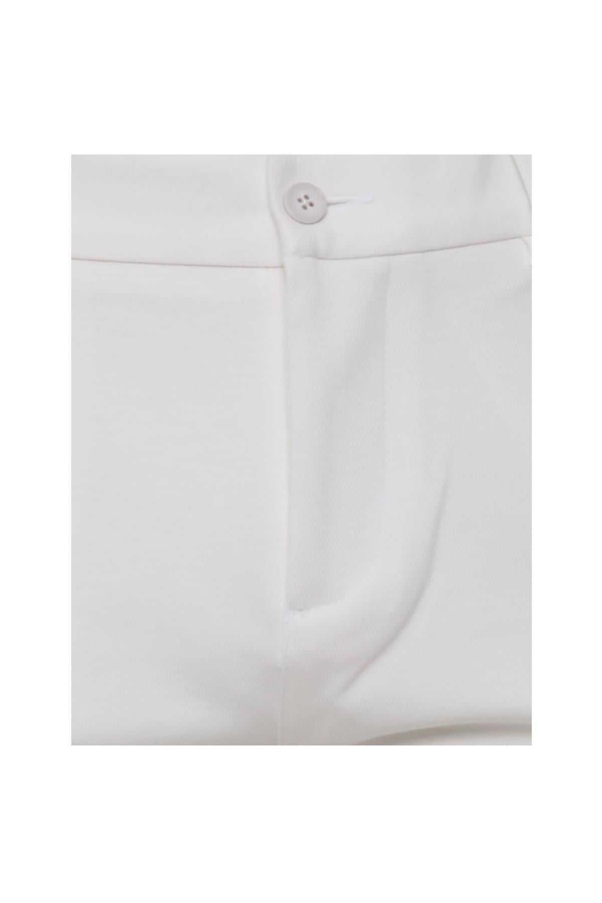 BEYAZ Comfort Fit Bermuda Şort
