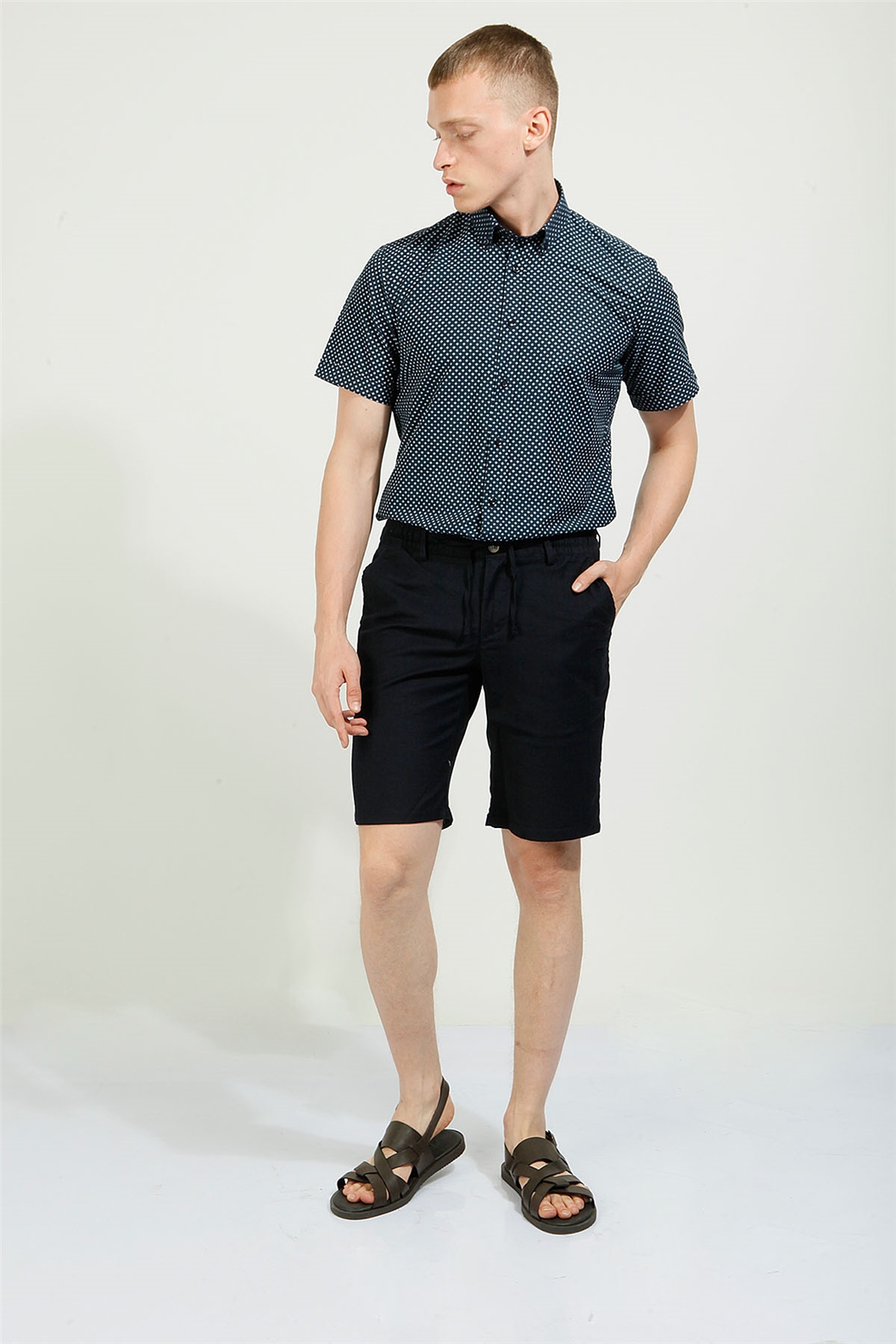 Lacivert Slim Fit Bermuda Şort · 2