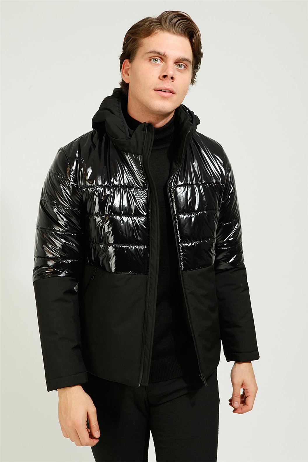 Siyah Slim Fit Kapişonlu Kısa Mont