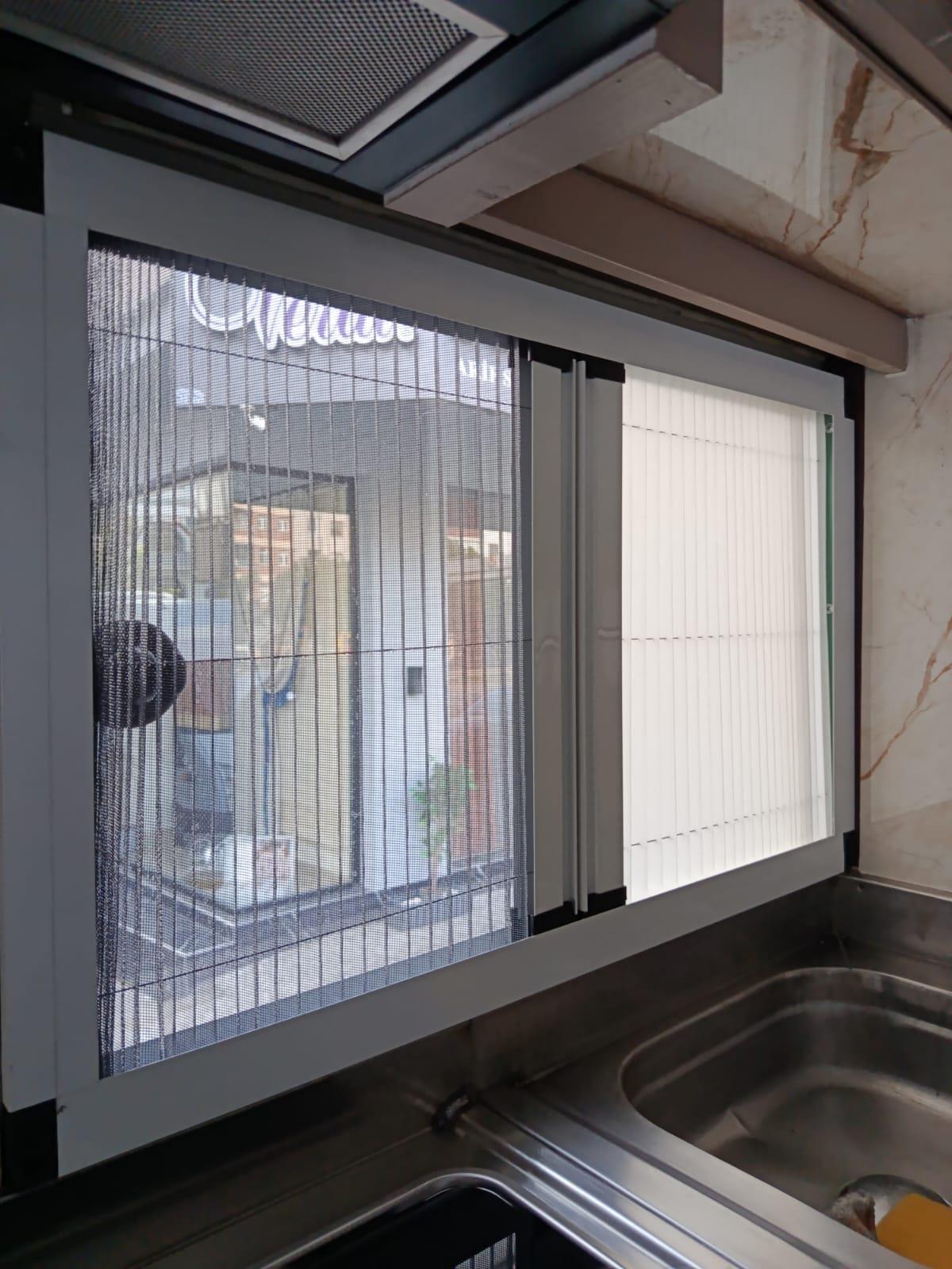 Sineklikli Plise Perde Karavan Perdesi