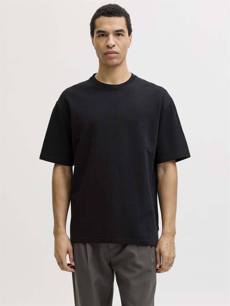 JPRBLAETHAN SS LOGO TEE SN Black