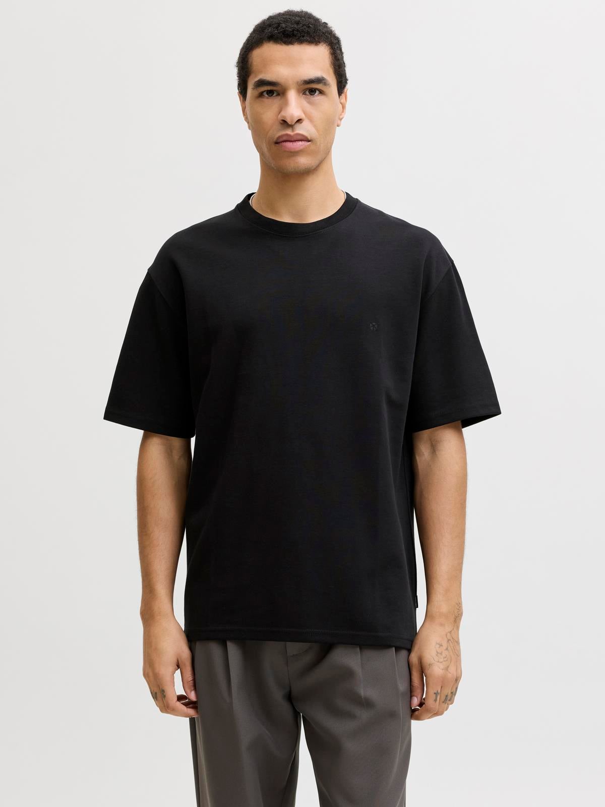 JPRBLAETHAN SS LOGO TEE SN Black