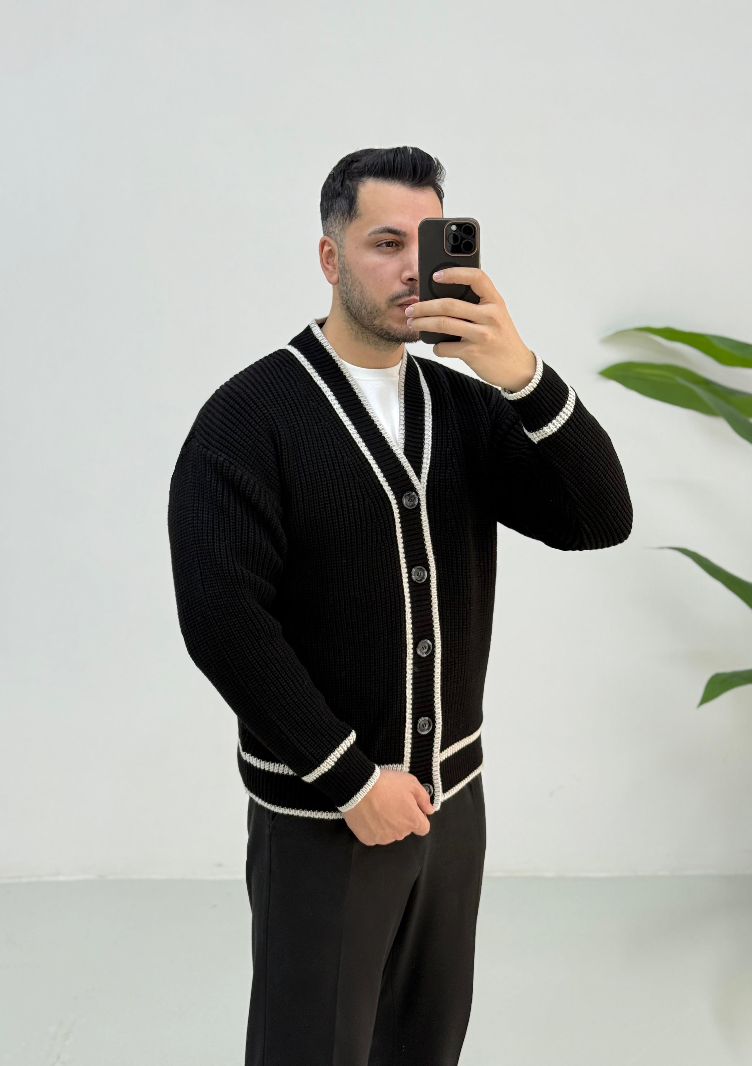 Naftal Siyah Düğmeli Hırka