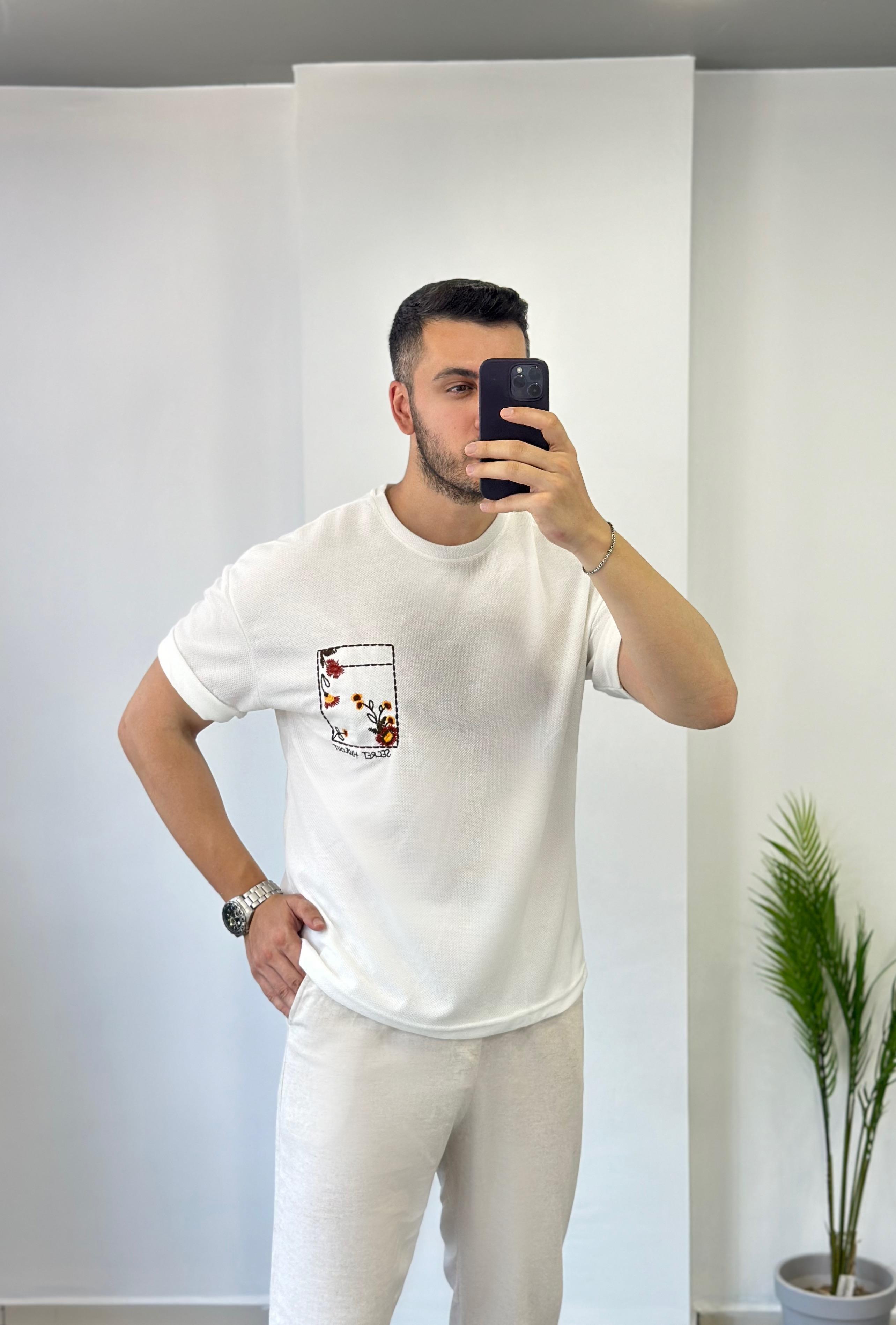 Nakış Detay Beyaz Tişört