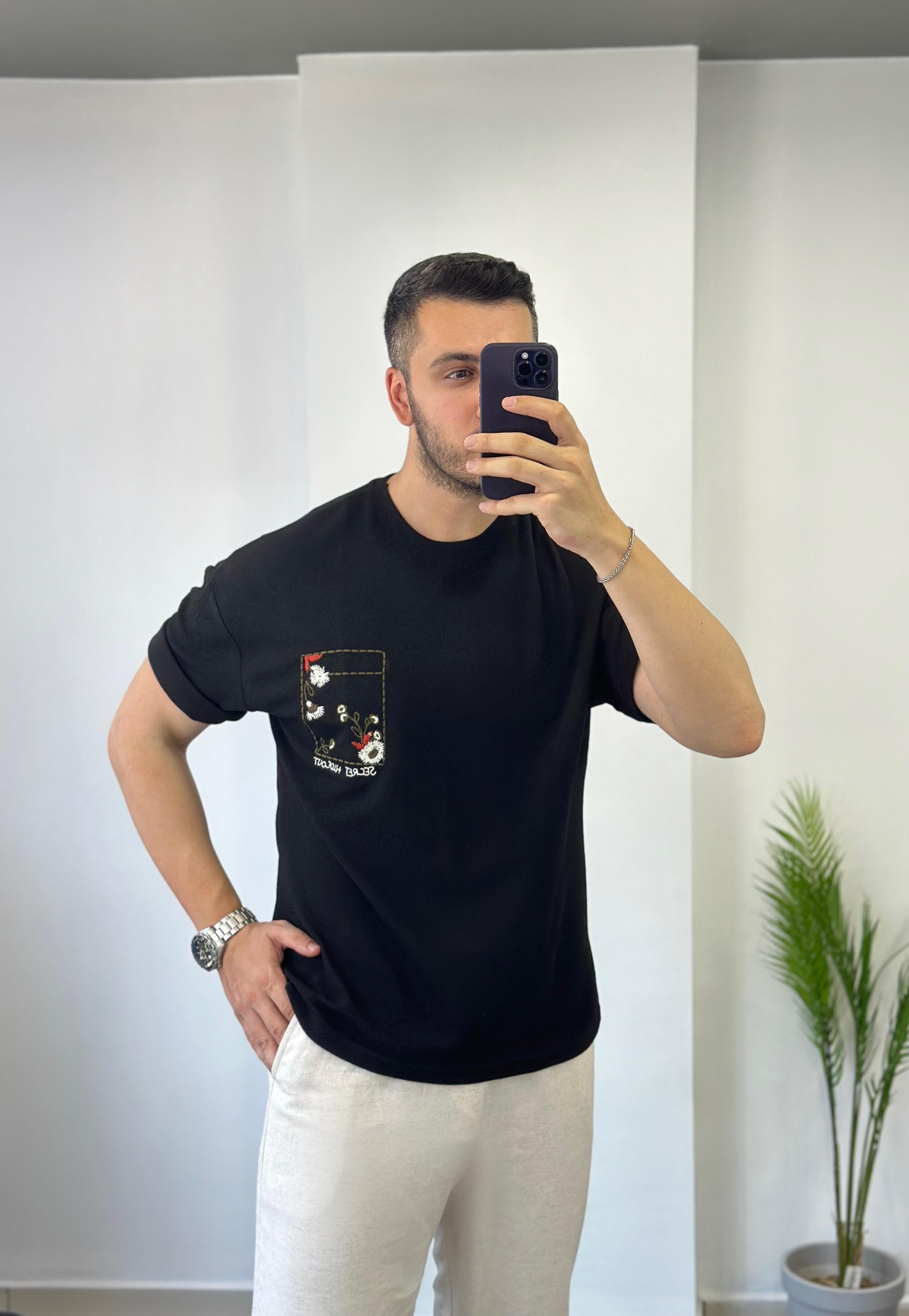 Nakış Detay Siyah Tişört 