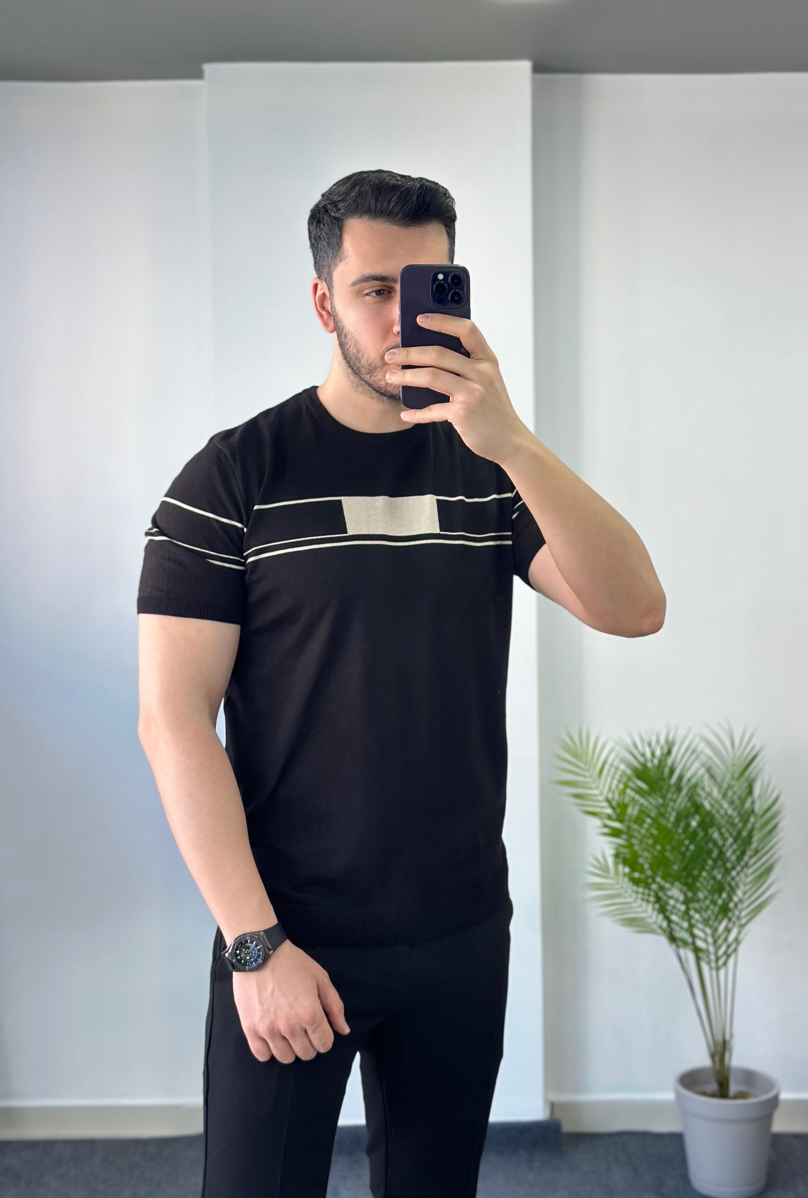 Siyah Bisiklet Yaka Beyaz Göğüs Detay Triko Tişört 