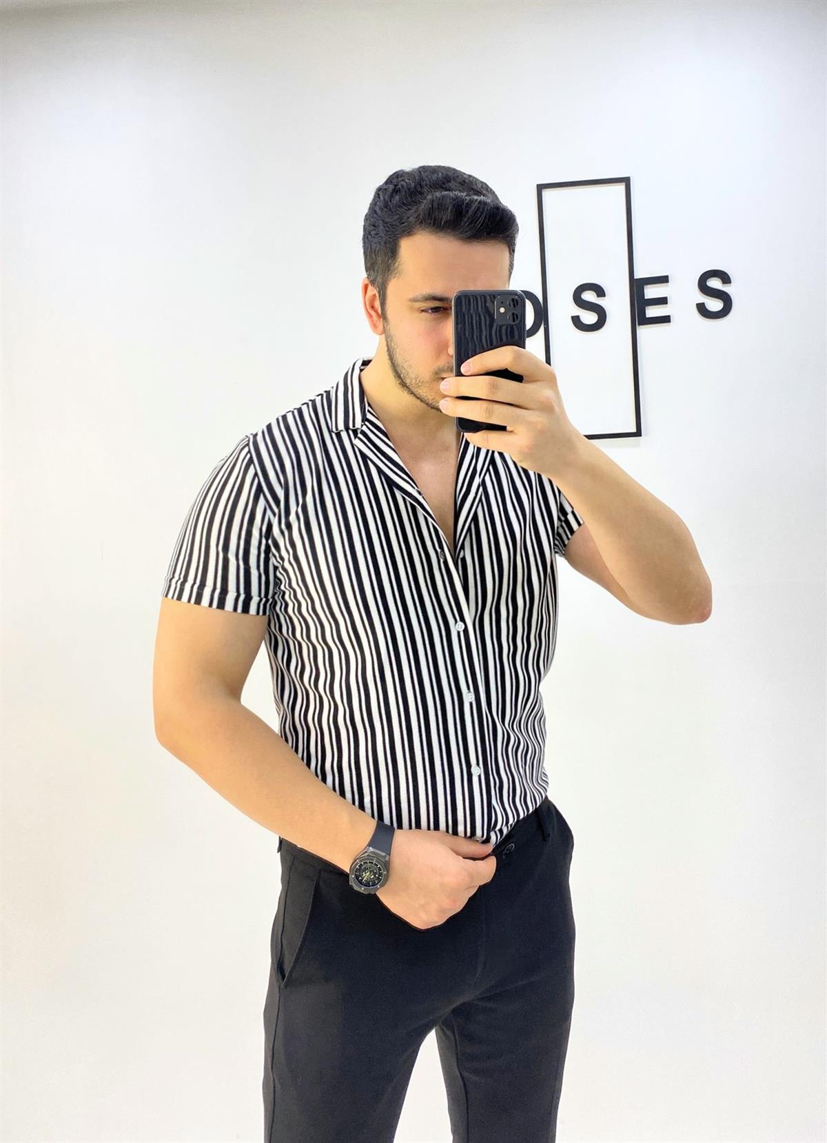 Siyah Çizgili Örme Gömlek
