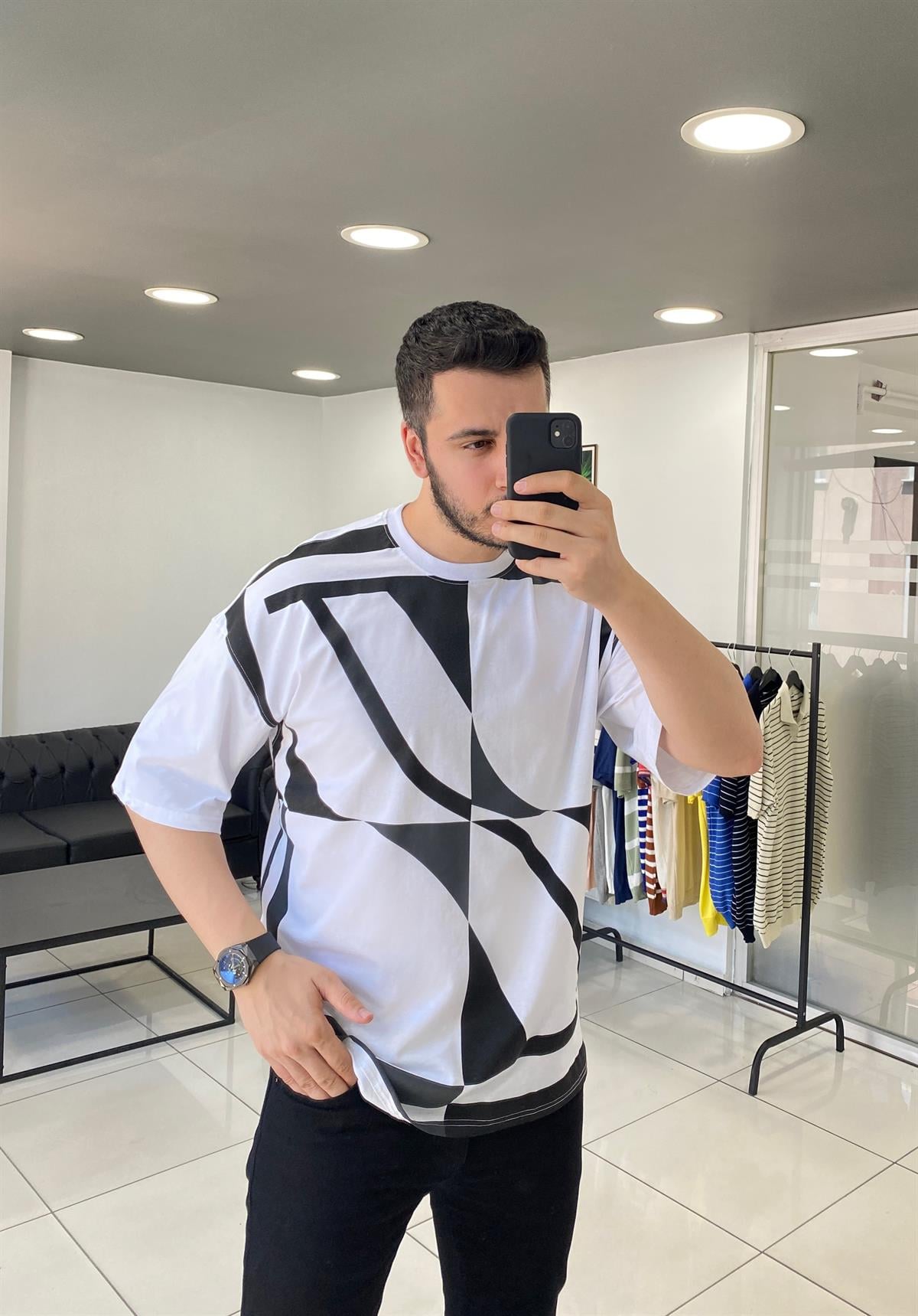 Siyah Desen Oversize Beyaz Tişört 