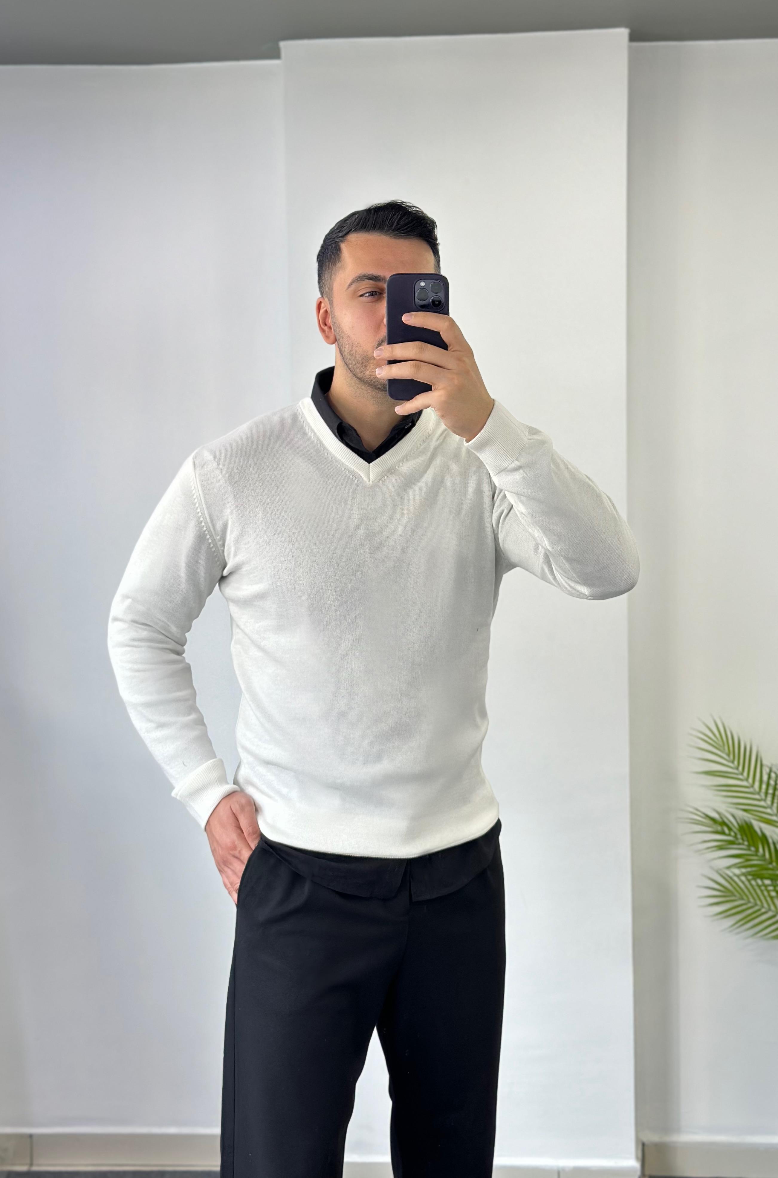 V Yaka Beyaz Triko Kazak