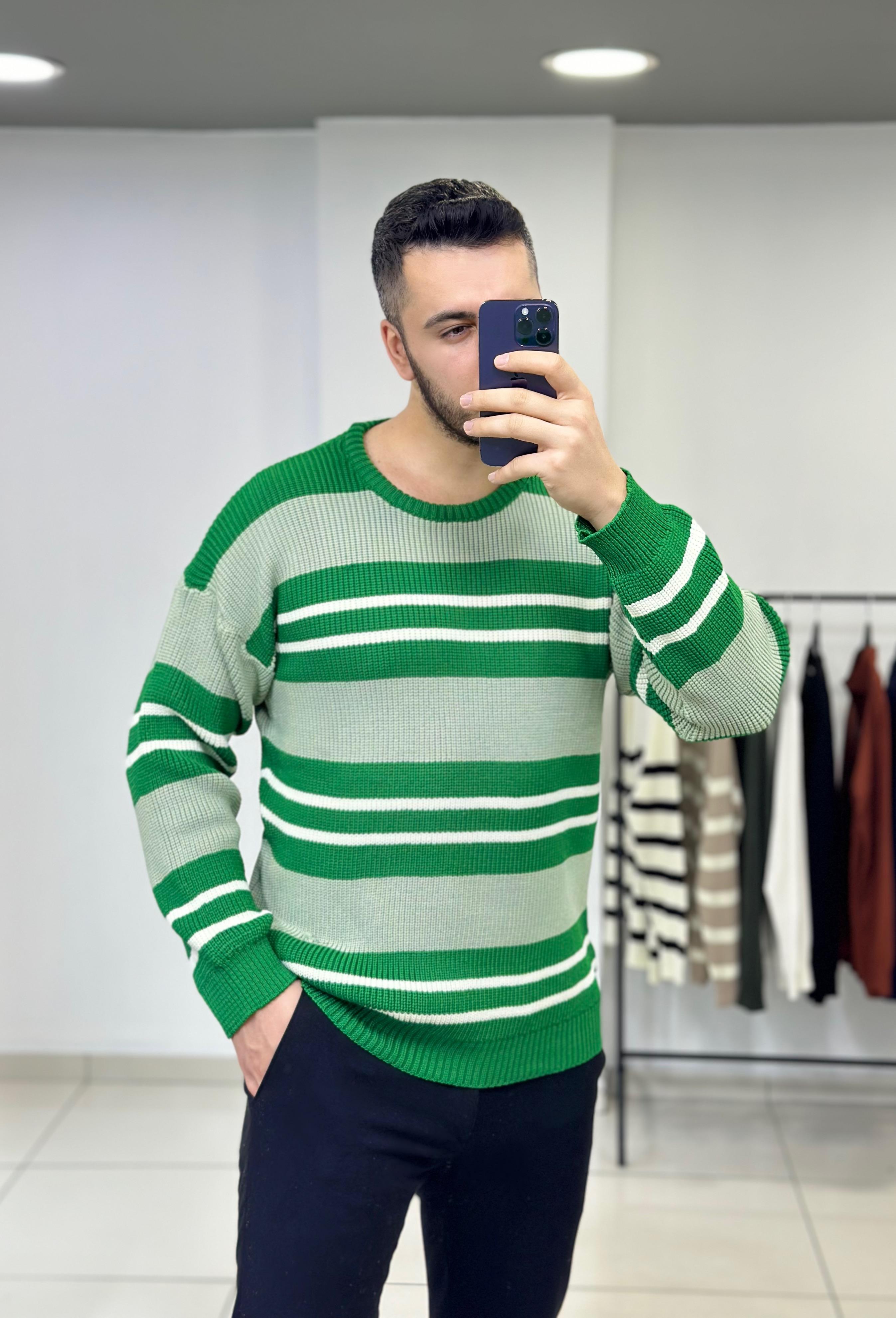 Yeşil Çizgili Oversize Örme Kazak