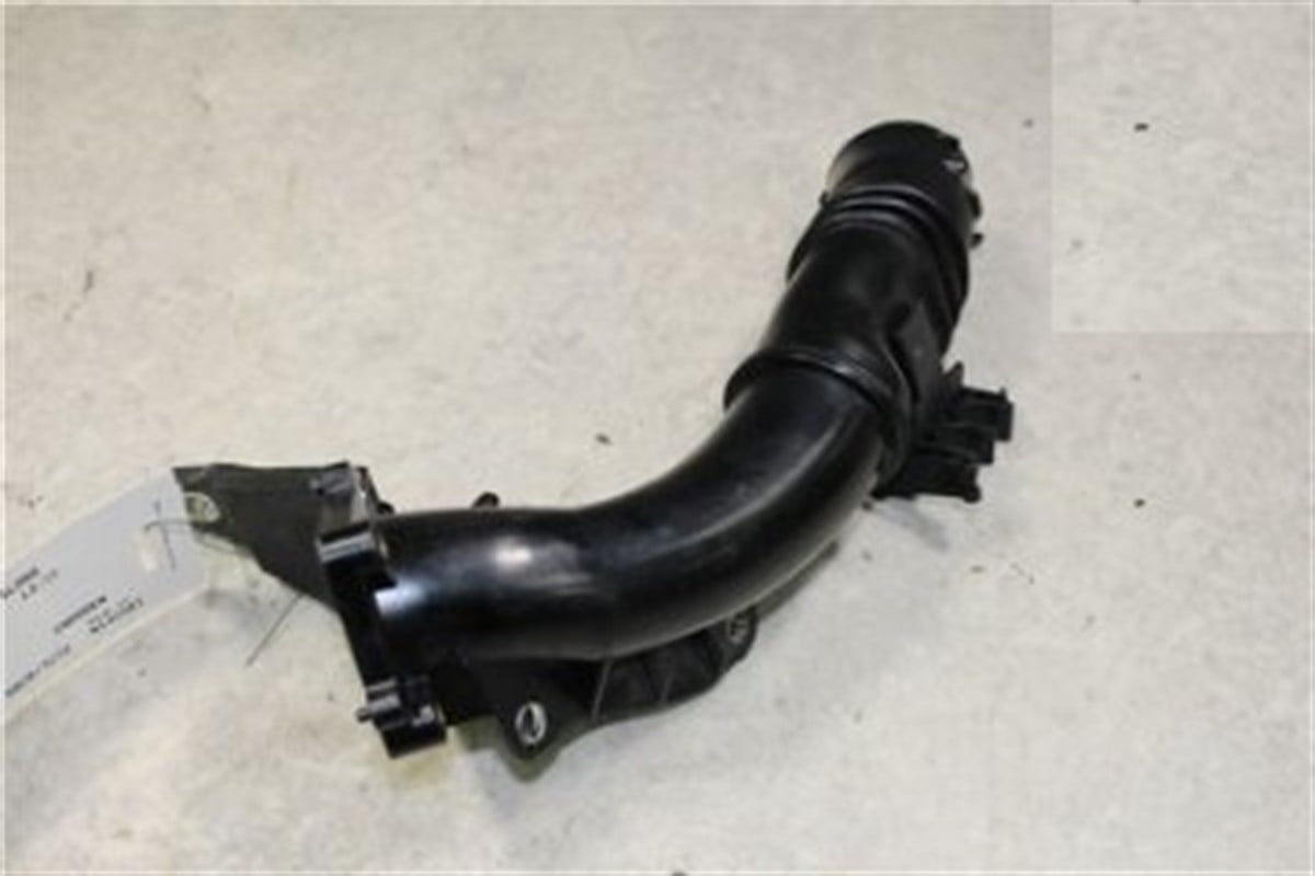  TURBO GİRİŞ BORUSU NS40/V50/C30/S60/V60/S80/V70 D4164T2
