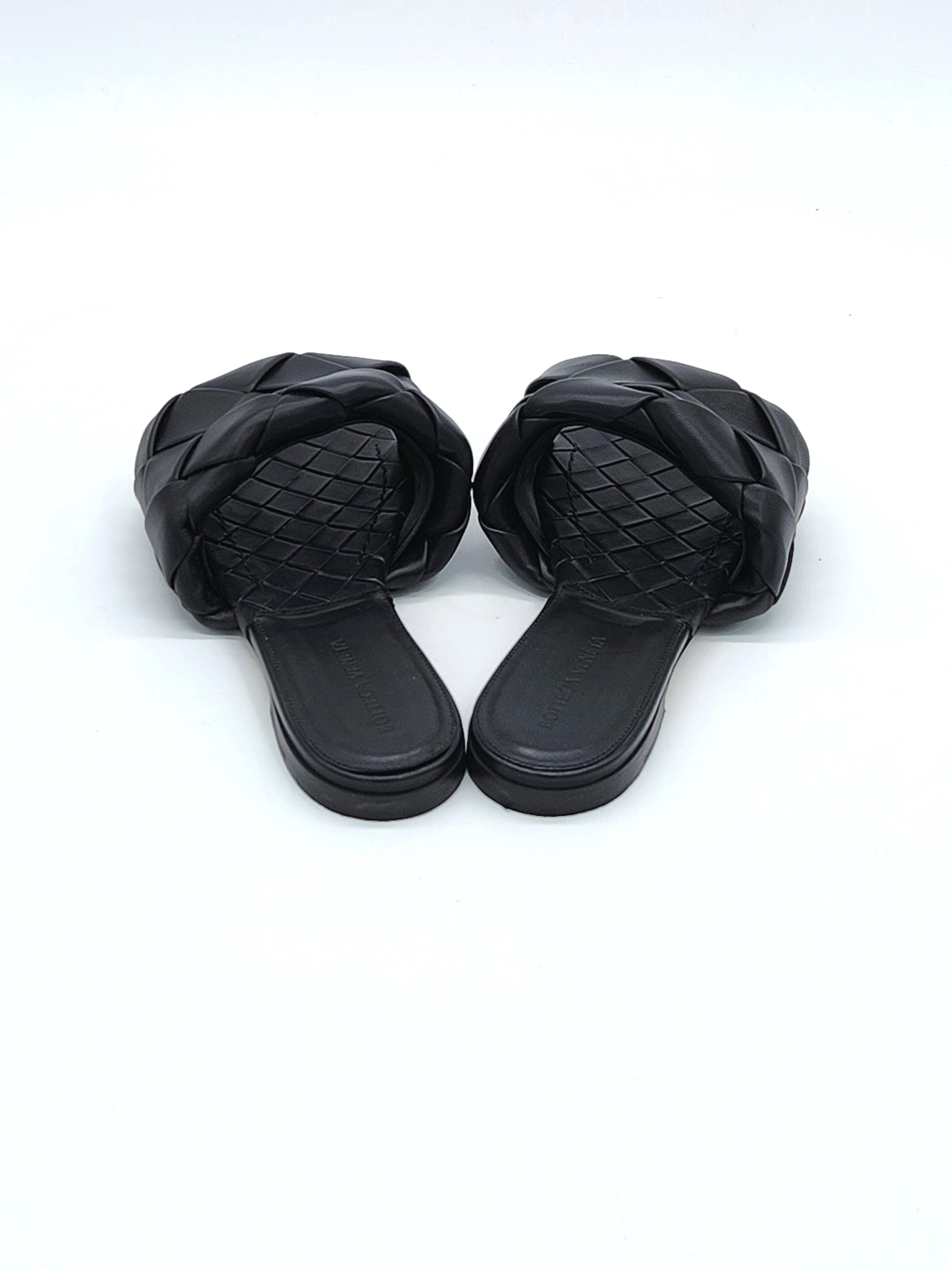 Bottega Veneta Black Leather Lido Flat Sandals 39