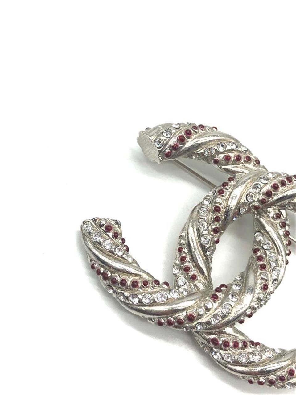 Chanel CC Silver Burgundy Brooch Fiyat