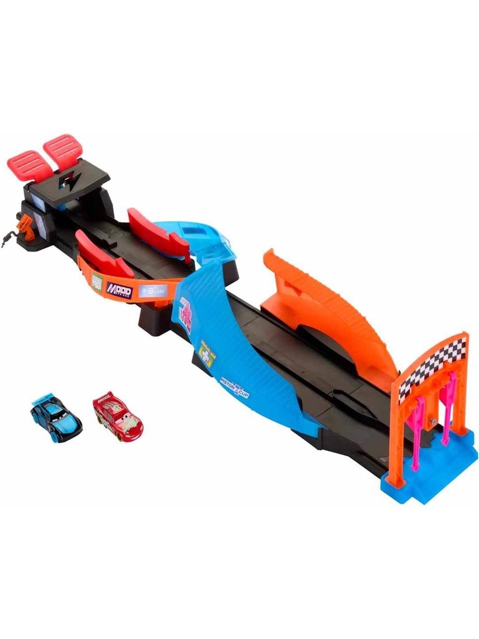 Cars Karanlık Parla Yarışçı Pist Seti
