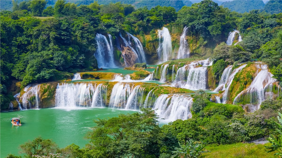 Akarsu ve Şelale Duvar KağıtlarıAkarsu ve Şelale Duvar Kağıdı