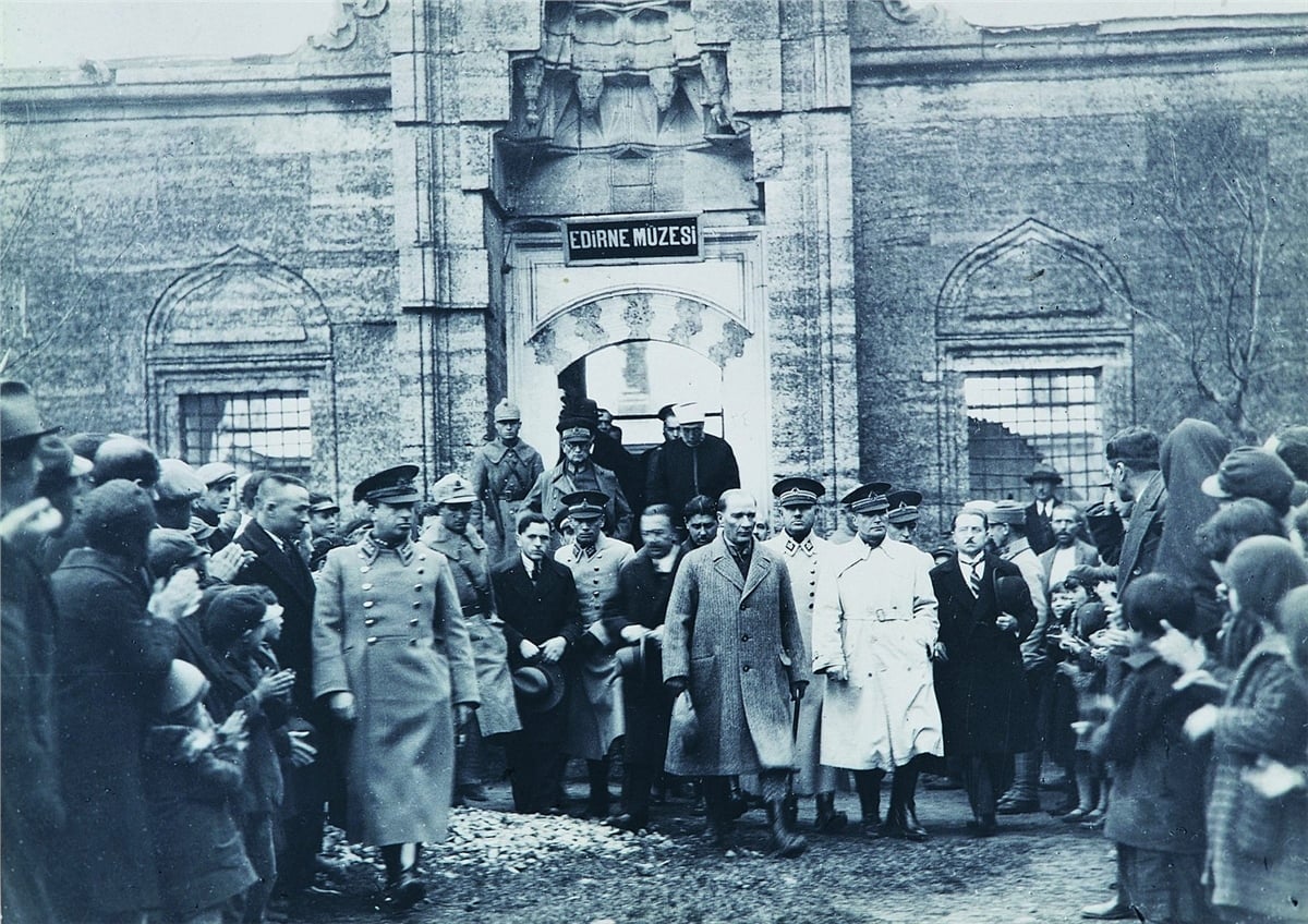 Atatürk Duvar KağıtlarıAtatürk Duvar Kağıdı