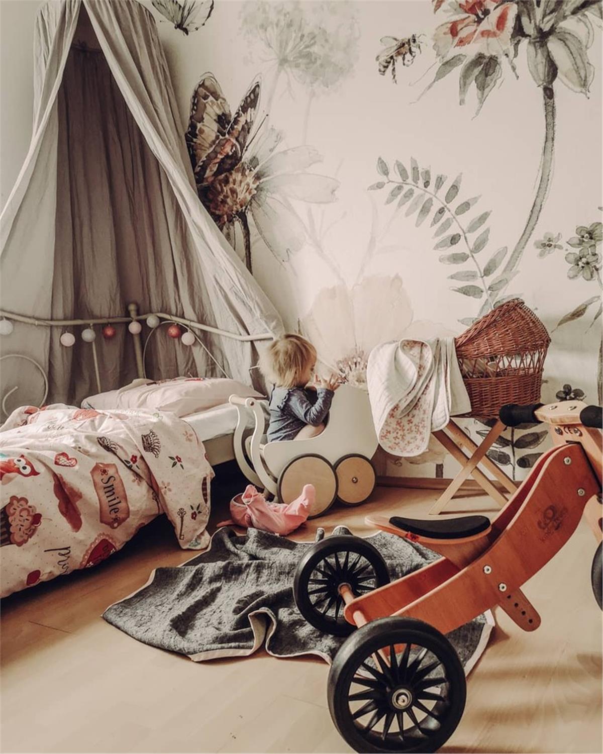 Retro ÇiçekRetro Çiçek Duvar Kağıdı