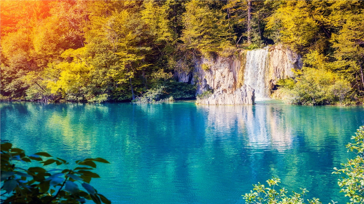 Akarsu ve Şelale Duvar KağıtlarıAkarsu ve Şelale Duvar Kağıdı
