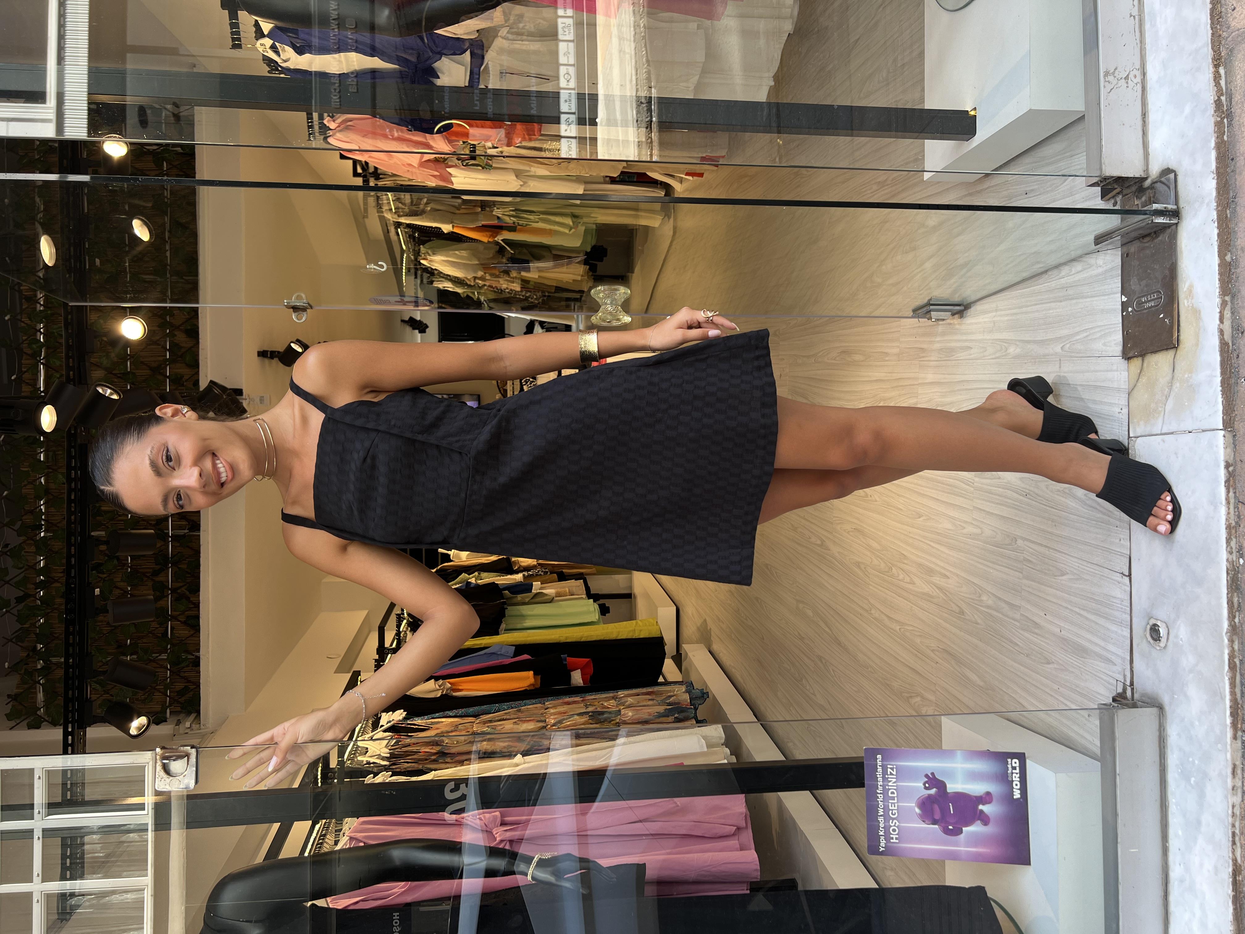 BB Sırt Detaylı  Elbise-Siyah