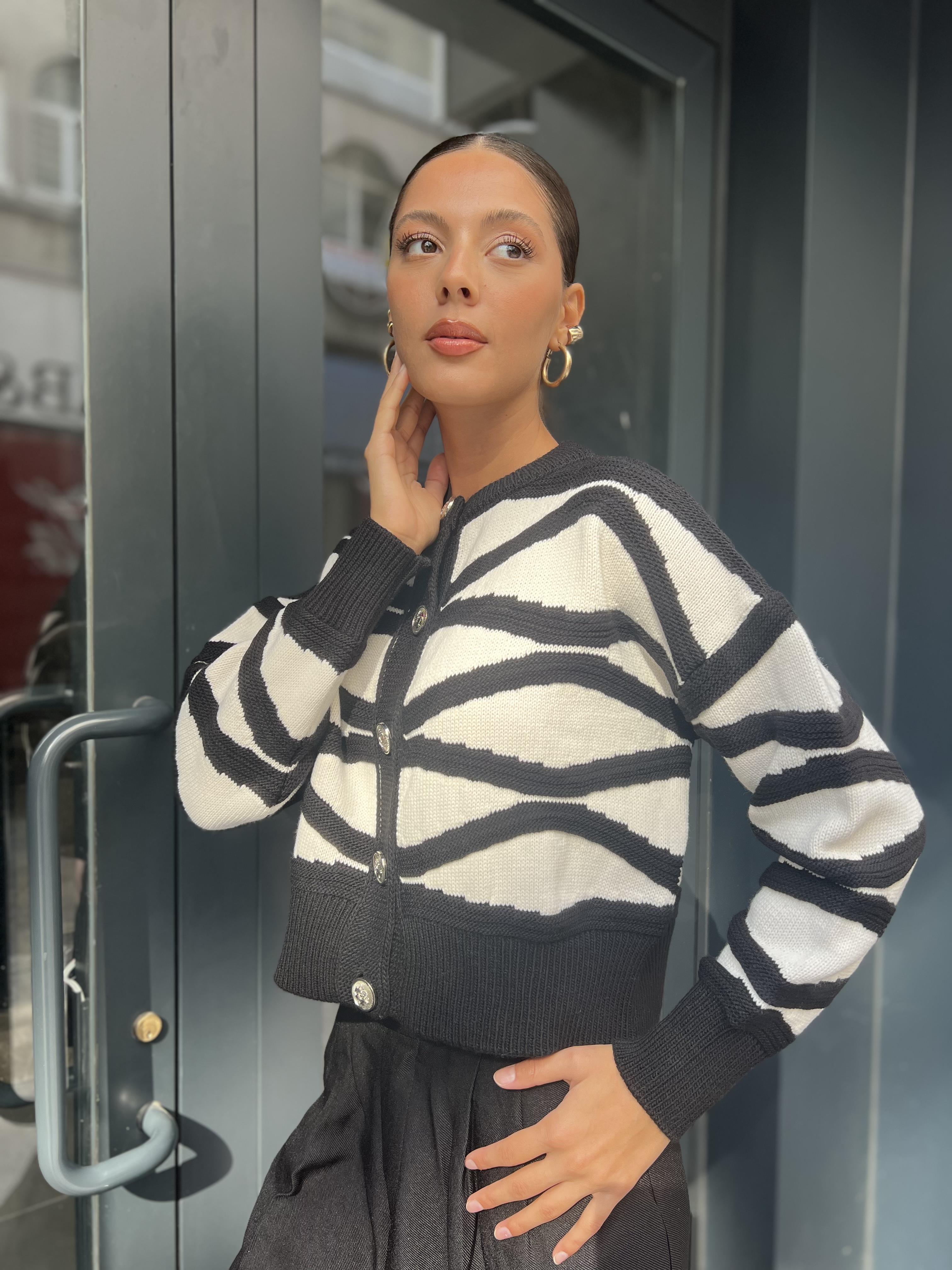 Dalga Desen Hırka-Siyah