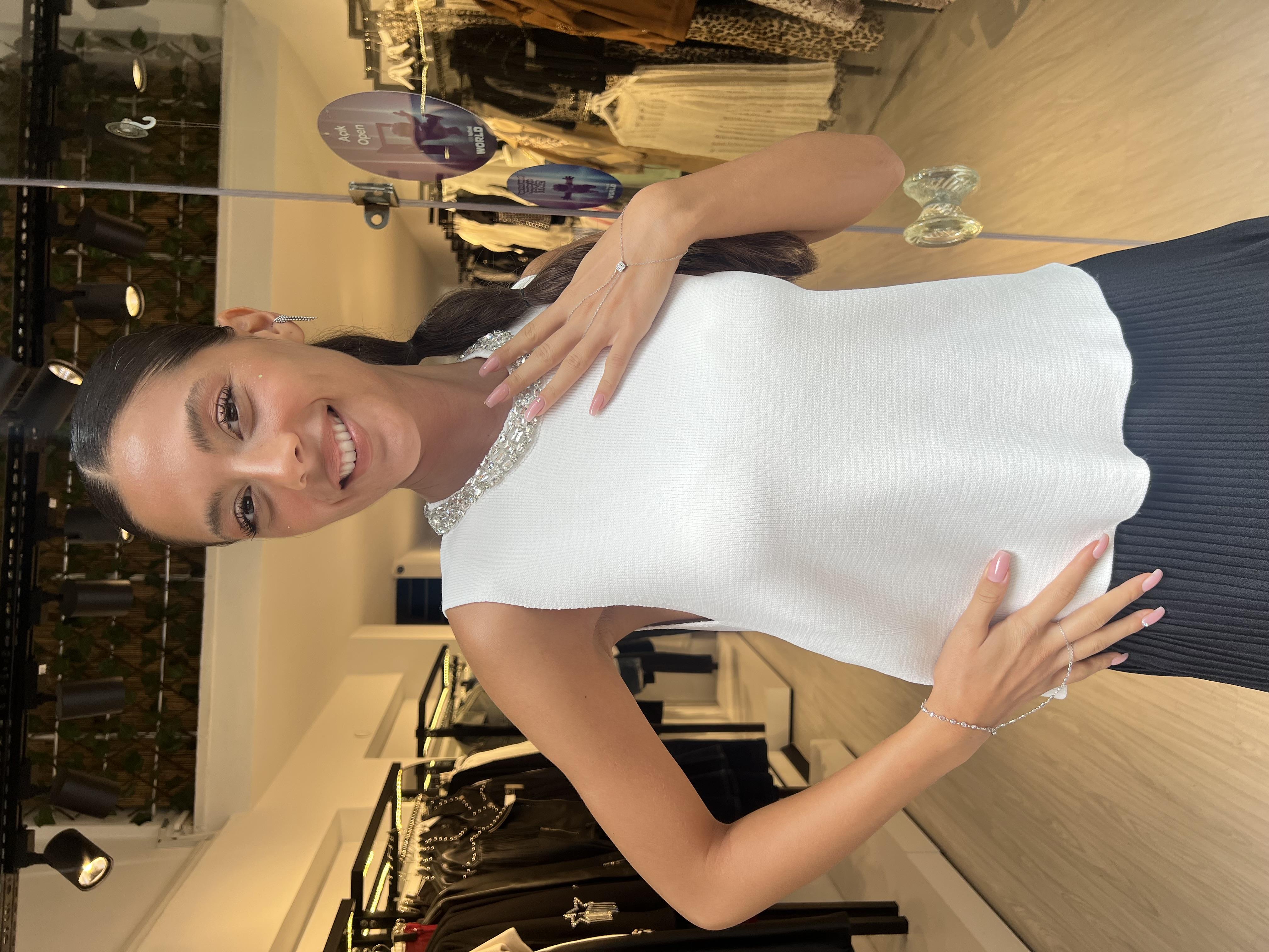 Dlvn Parlak Taş Aplikeli Kolsuz-Ekru