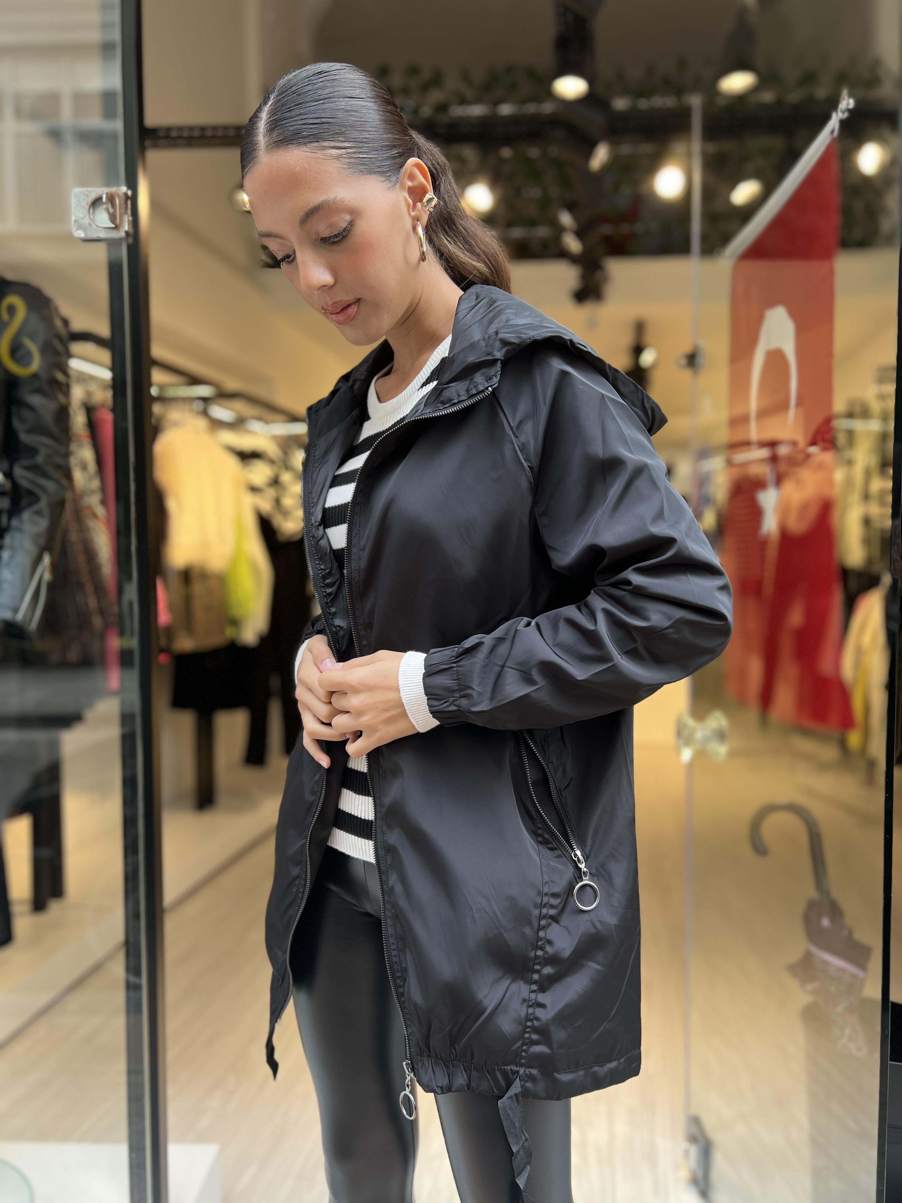 Lastikli Uzun Yağmurluk-Siyah