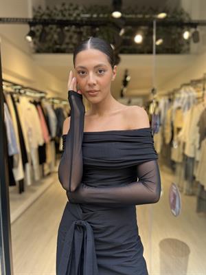 Q.Tül Detaylı Omzu Açık Bluz-Siyah