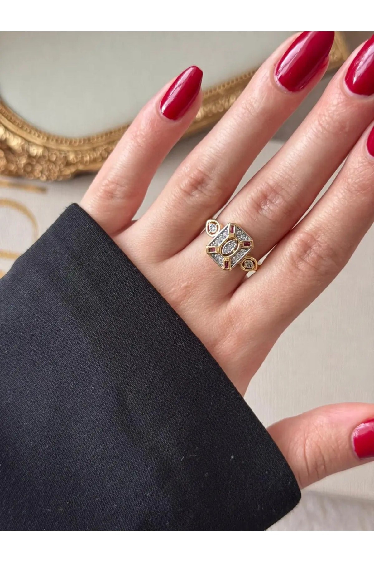 Çelik Ruby Frame Yüzük