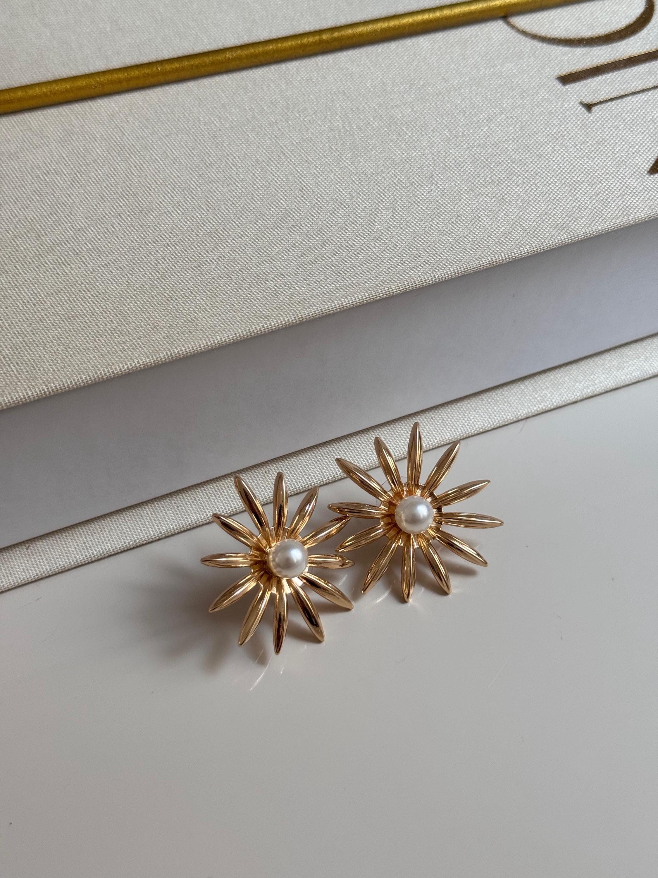 Lerosy Co. Gold Daisy Pearl Earrings Elegant Floral Statement Jewelry For Women