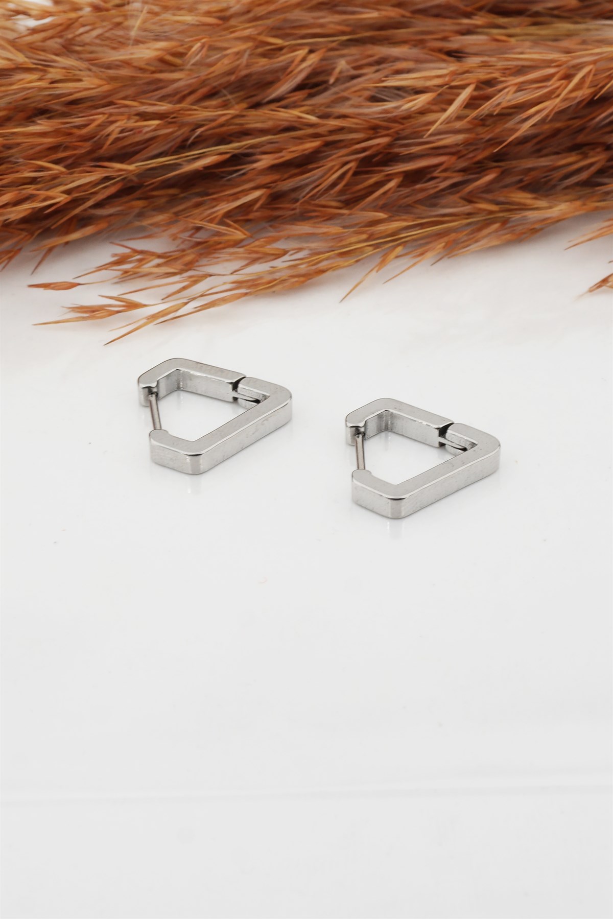 Kadın Çelik Basic Geometrik 1.5cm Üçgen Moldel Klipsli Küpe