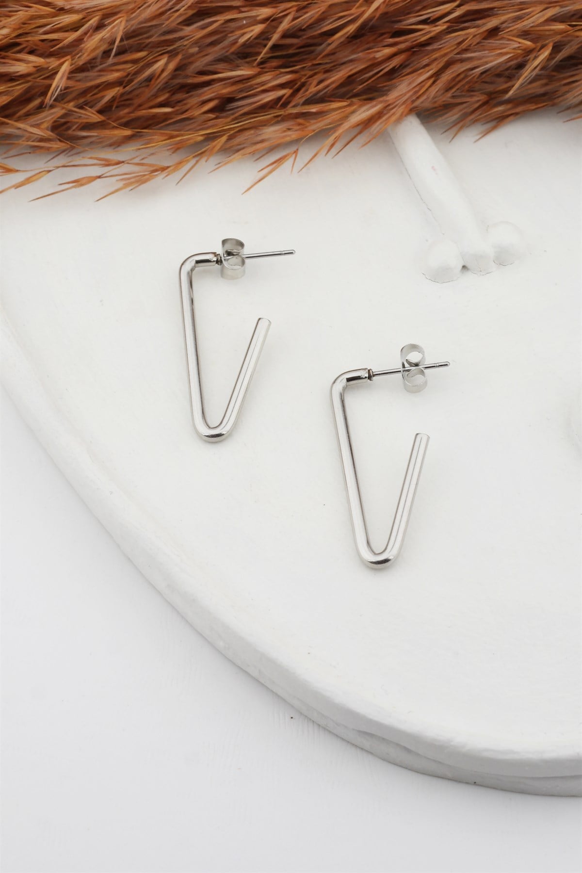 Kadın Çelik Basic Geometrik 3 cm V Model Küpe