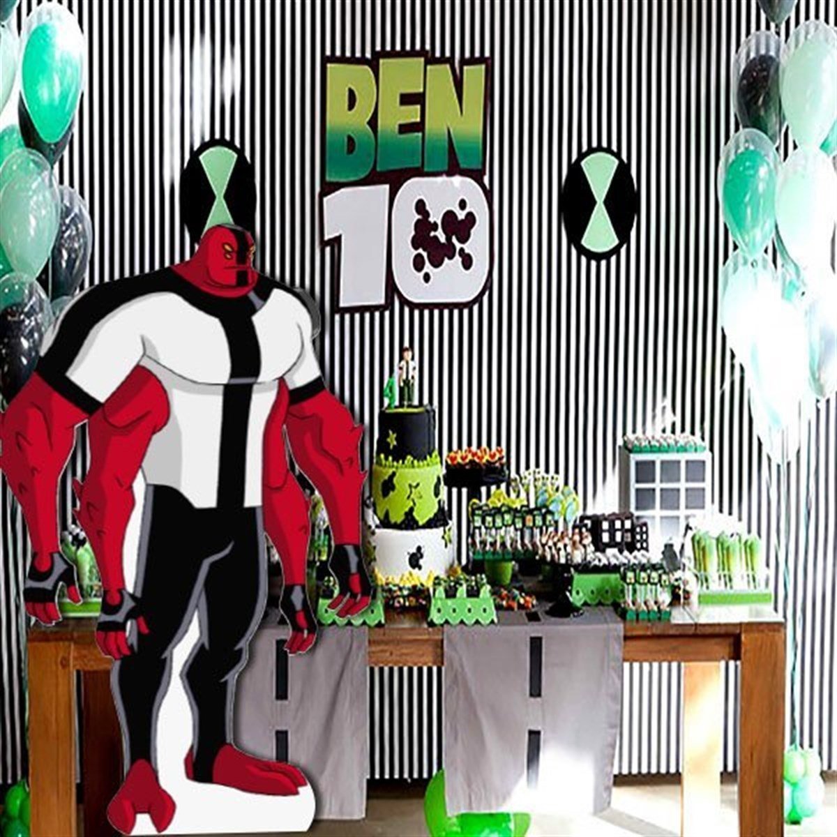 Ben 10 Dört Kol Ayaklı Pano 60 x 95 Cm