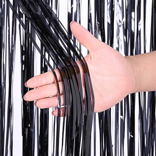 Siyah Saçaklı Metalize Masa Eteği