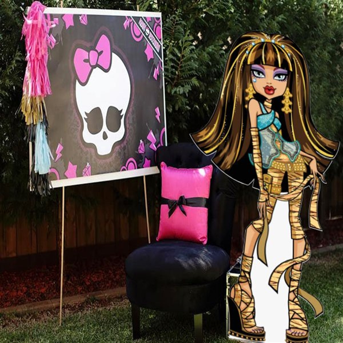 Monster High Cleo Ayaklı Pano 40 x 90 Cm