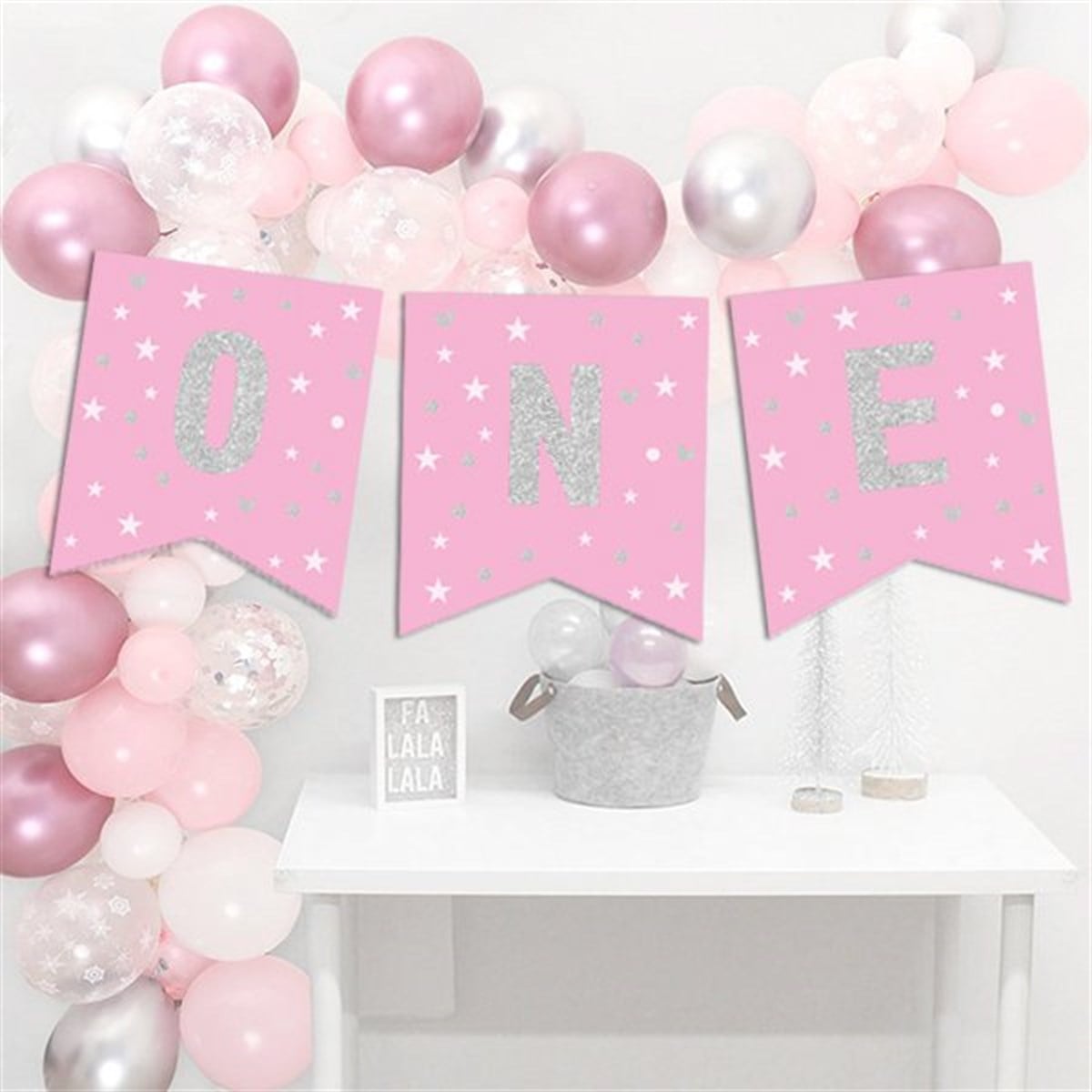 Pembe One Gümüş Bayrak Afiş