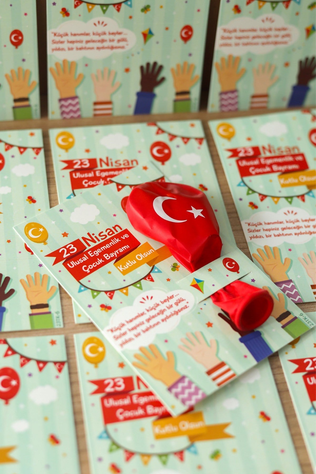 10 Adet Balon Hediyeli 23 Nisan Tebrik Kartı 10lu Set – Sınıf Hediyelik Türk Bayraklı Balon